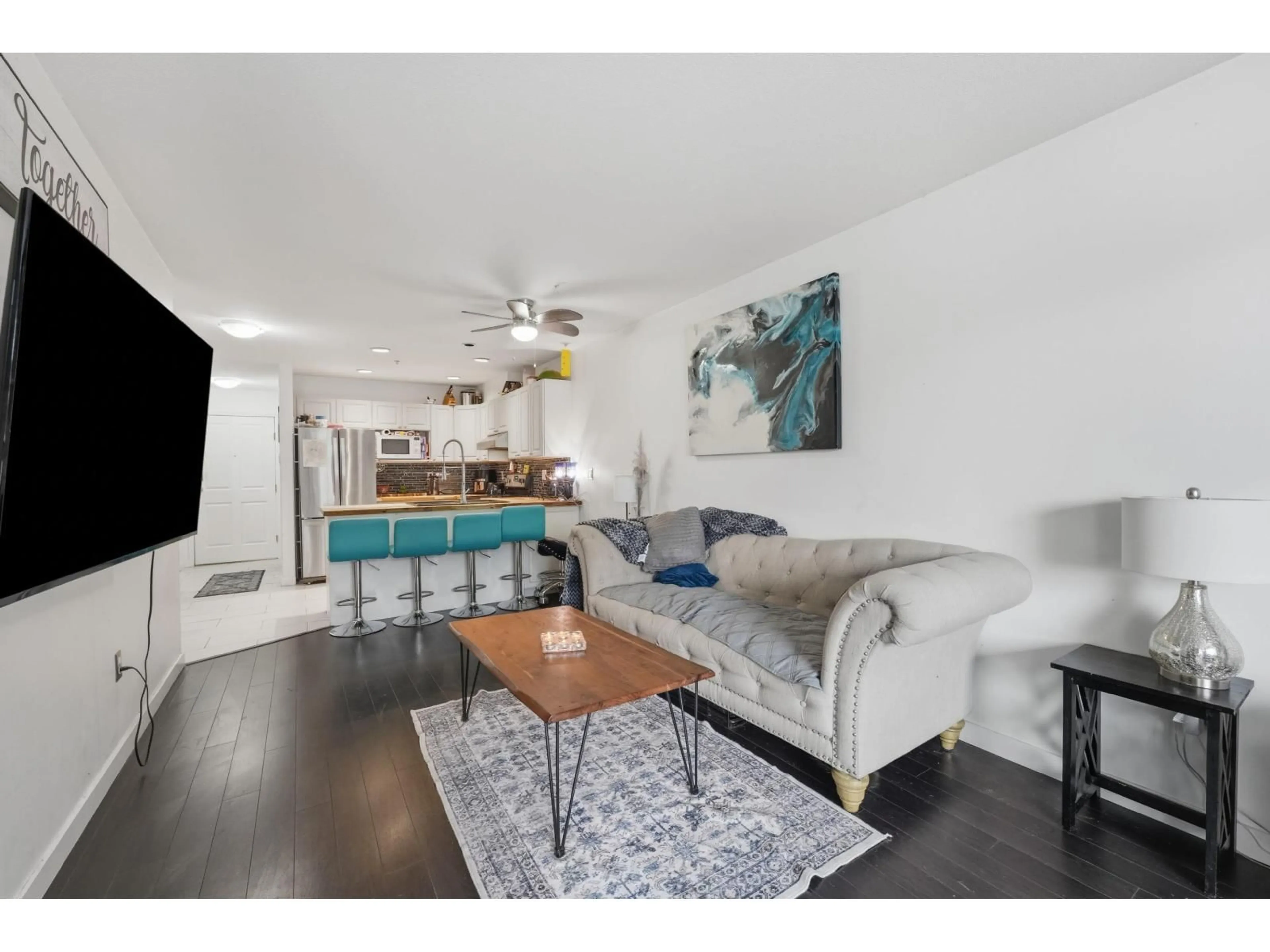 Living room with furniture, wood/laminate floor for 105 - 1153 VIDAL STREET, White Rock British Columbia V4B3T4