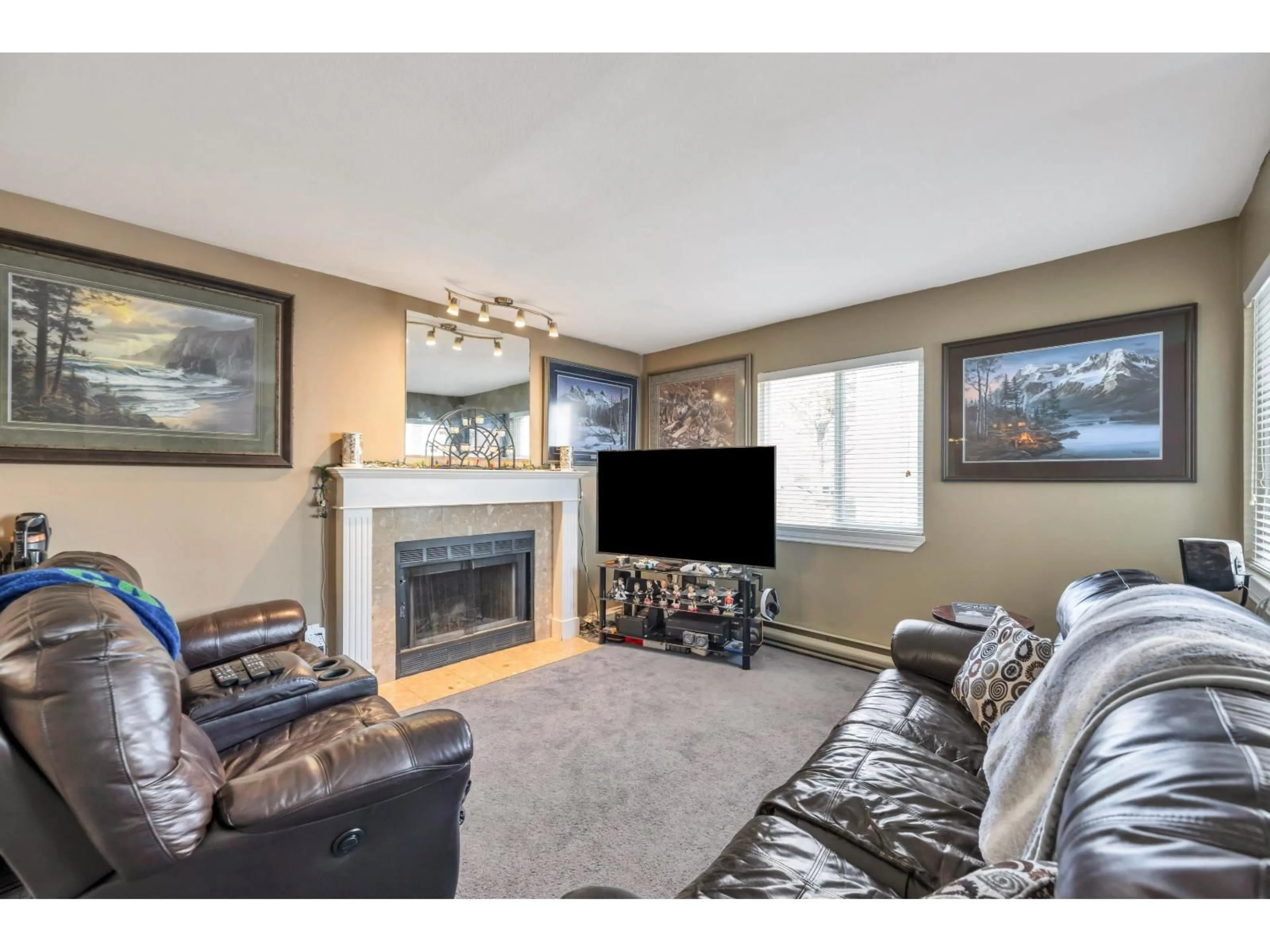 Living room with furniture, unknown for 183 - 10077 156 STREET, Surrey British Columbia V3R4L6