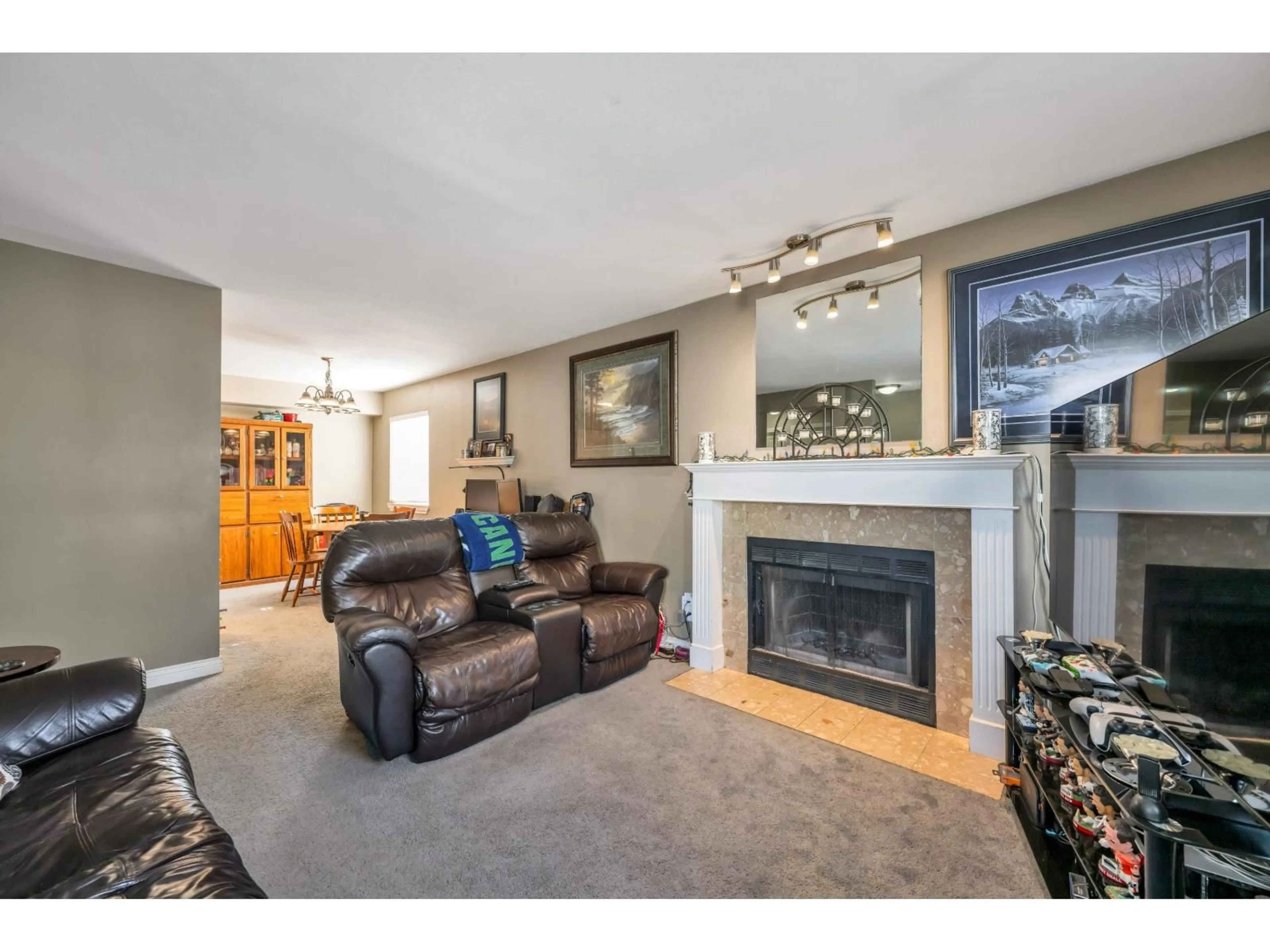 Living room with furniture, unknown for 183 - 10077 156 STREET, Surrey British Columbia V3R4L6