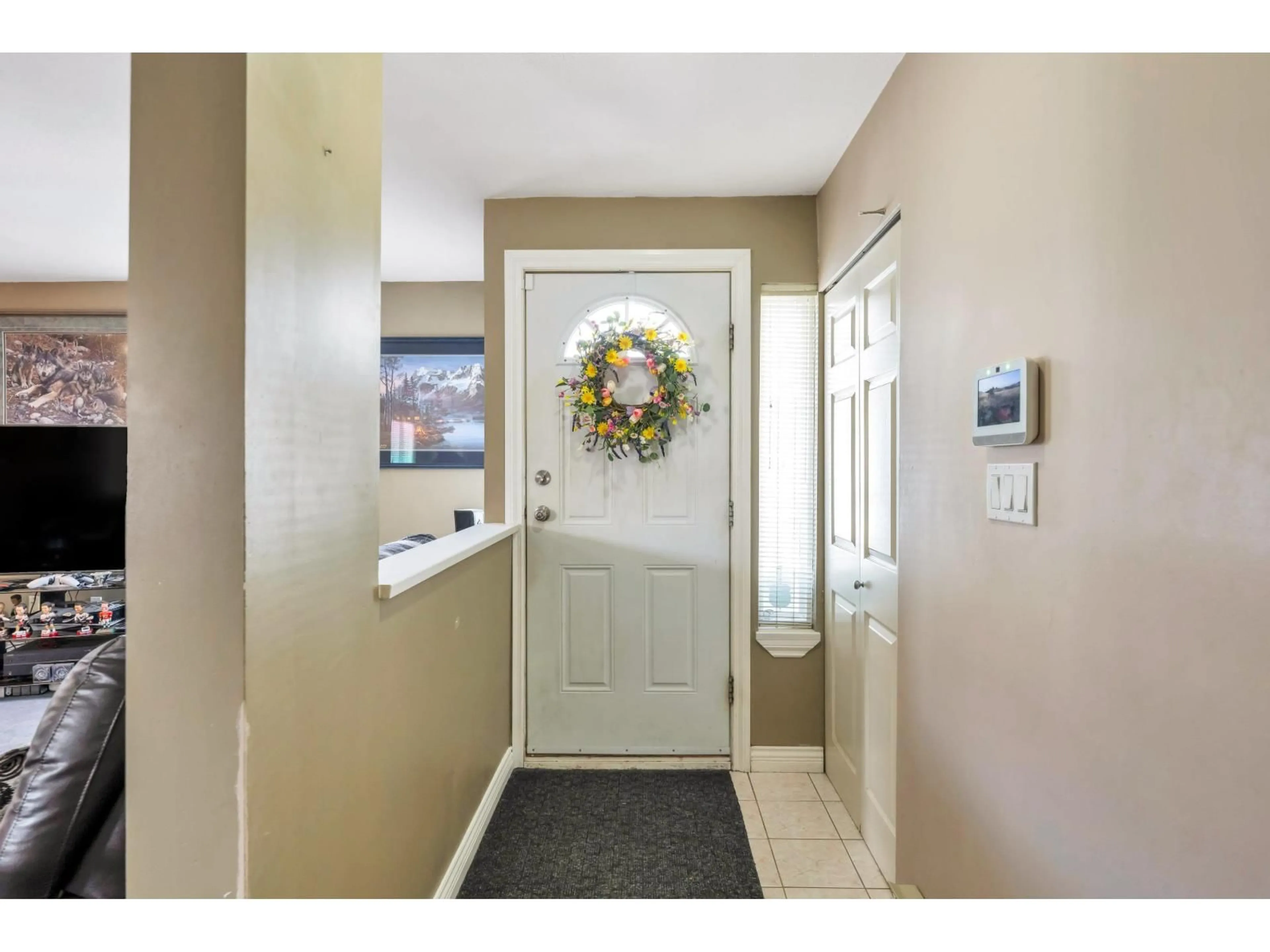 Indoor entryway for 183 - 10077 156 STREET, Surrey British Columbia V3R4L6