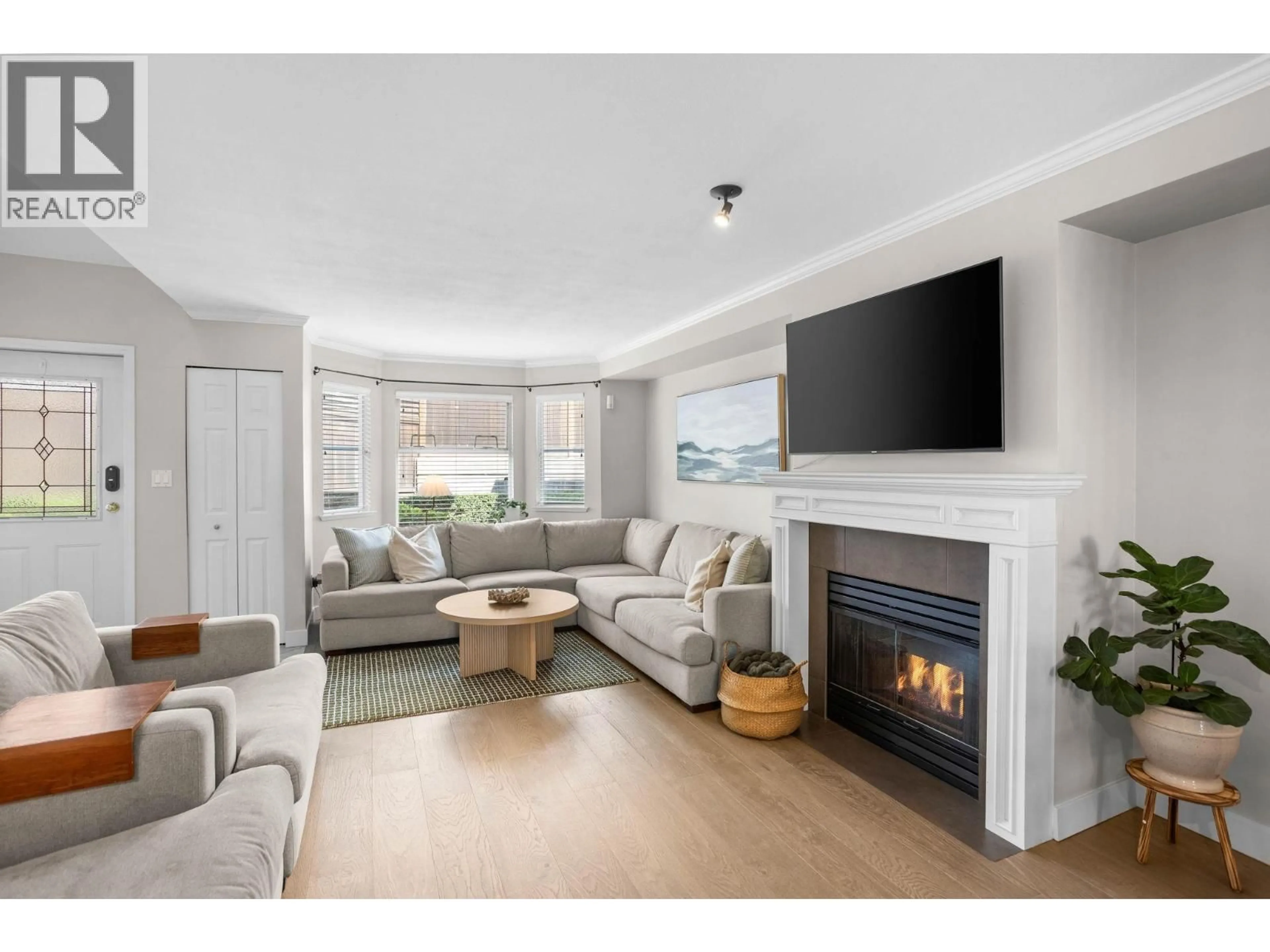Living room with furniture, wood/laminate floor for 7 - 245 5TH STREET, North Vancouver British Columbia V7L1L8
