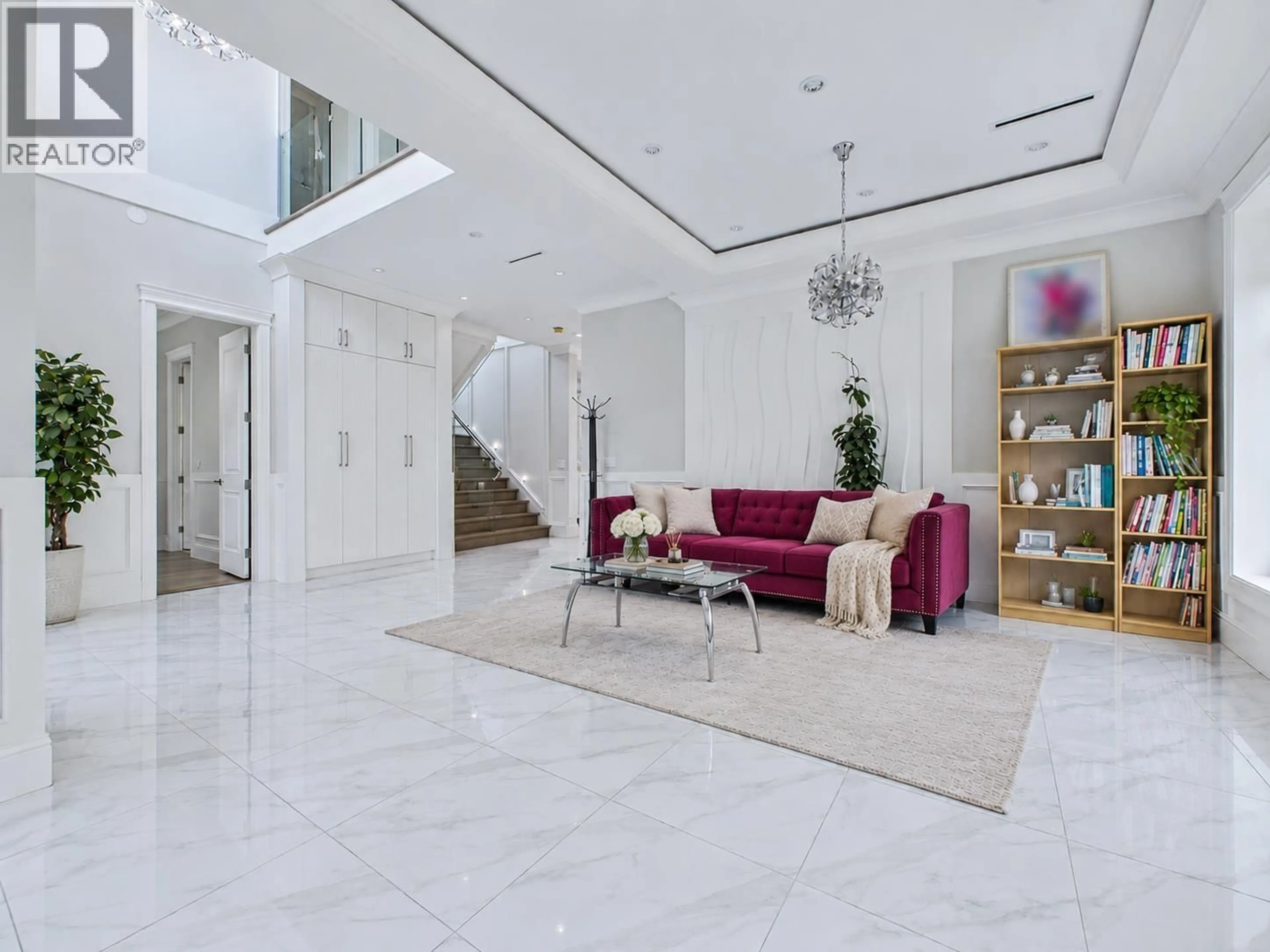 Indoor foyer for 5410 PATRICK STREET, Burnaby British Columbia V5J3B3