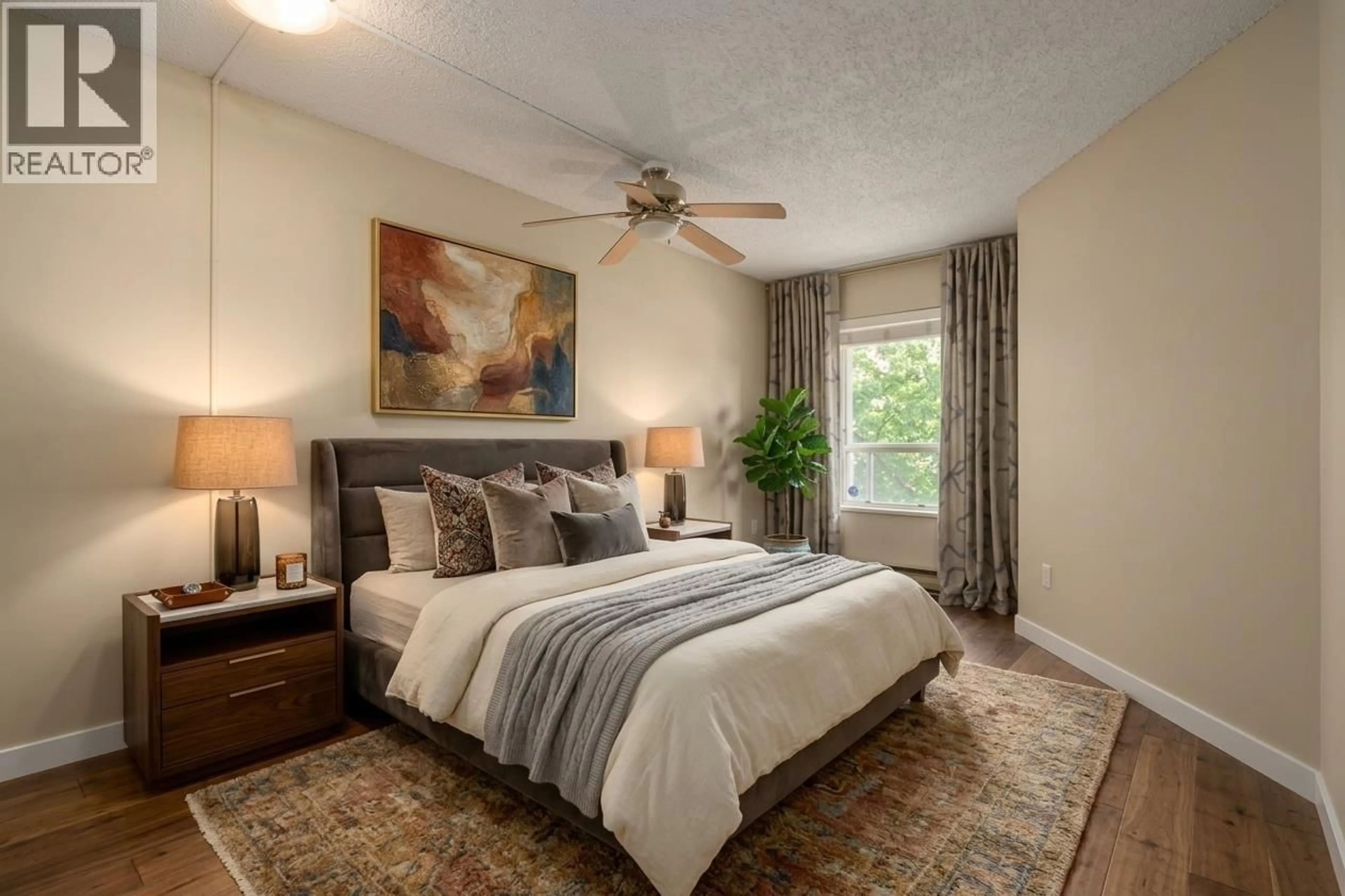 Bedroom with bed, carpet floor for 108 - 910 8TH AVENUE, Vancouver British Columbia V5Z1E5
