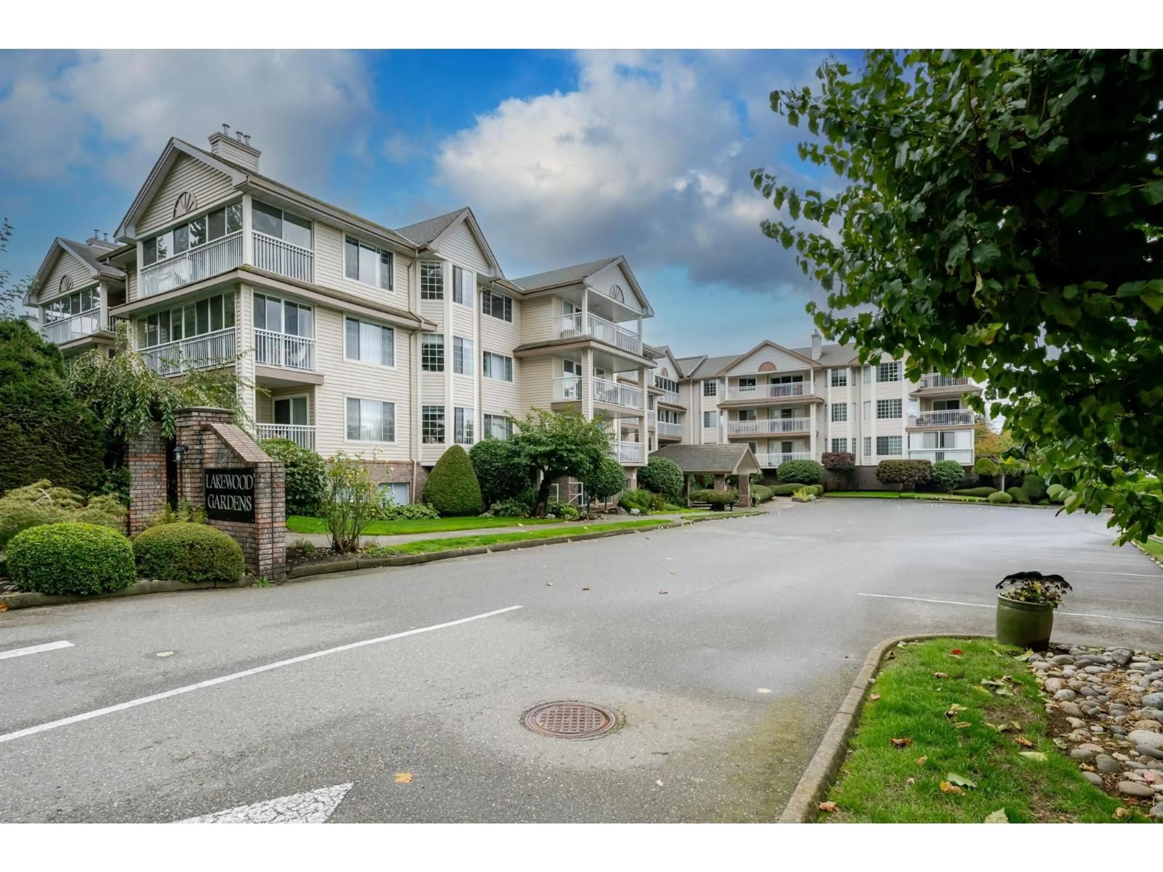 A pic from outside/outdoor area/front of a property/back of a property/a pic from drone, unknown for 102 - 2491 GLADWIN ROAD, Abbotsford British Columbia V2T3N8