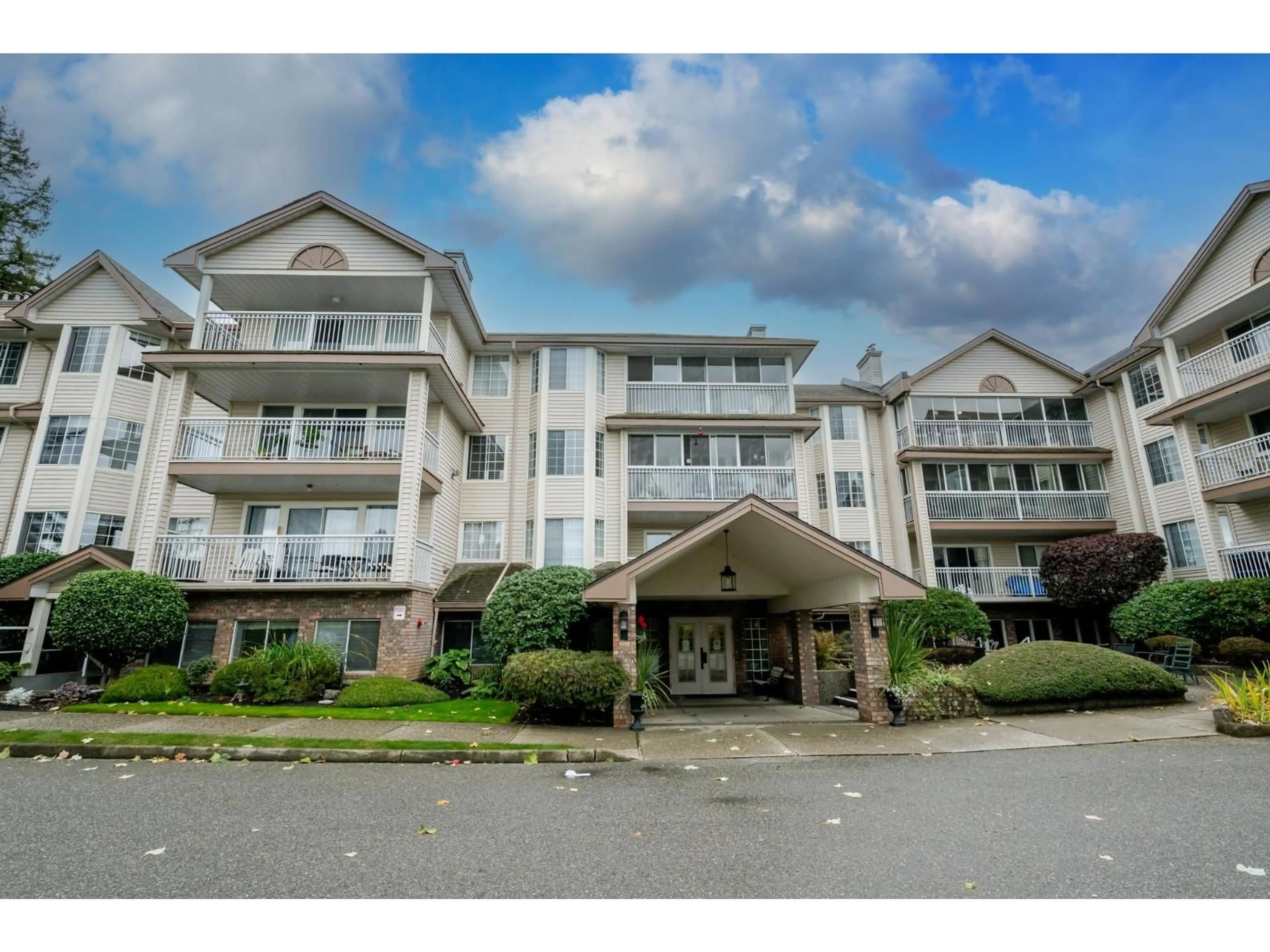Unknown for 102 - 2491 GLADWIN ROAD, Abbotsford British Columbia V2T3N8