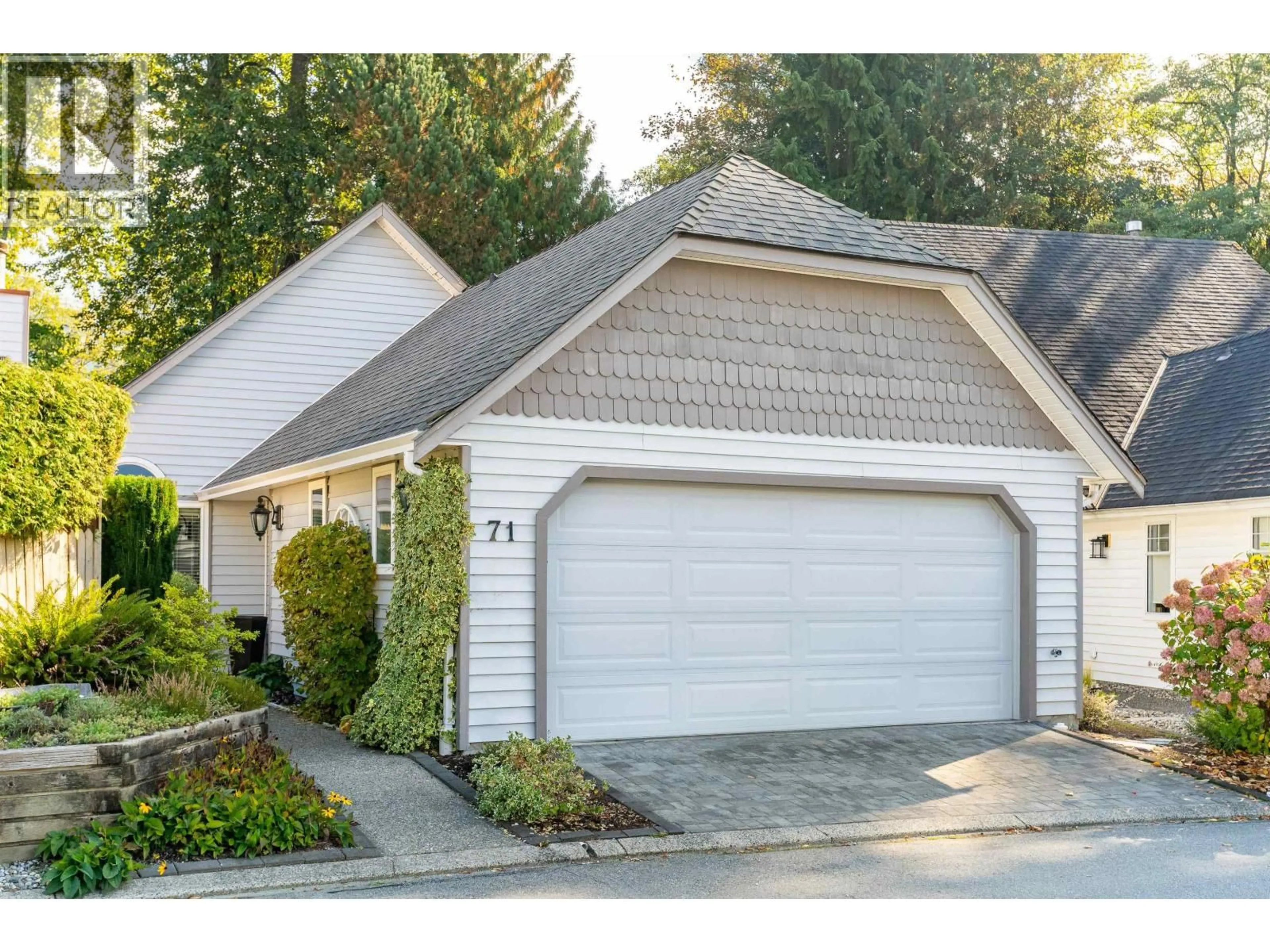 Indoor garage for 71 - 2865 GLEN DRIVE, Coquitlam British Columbia V3B6Y7