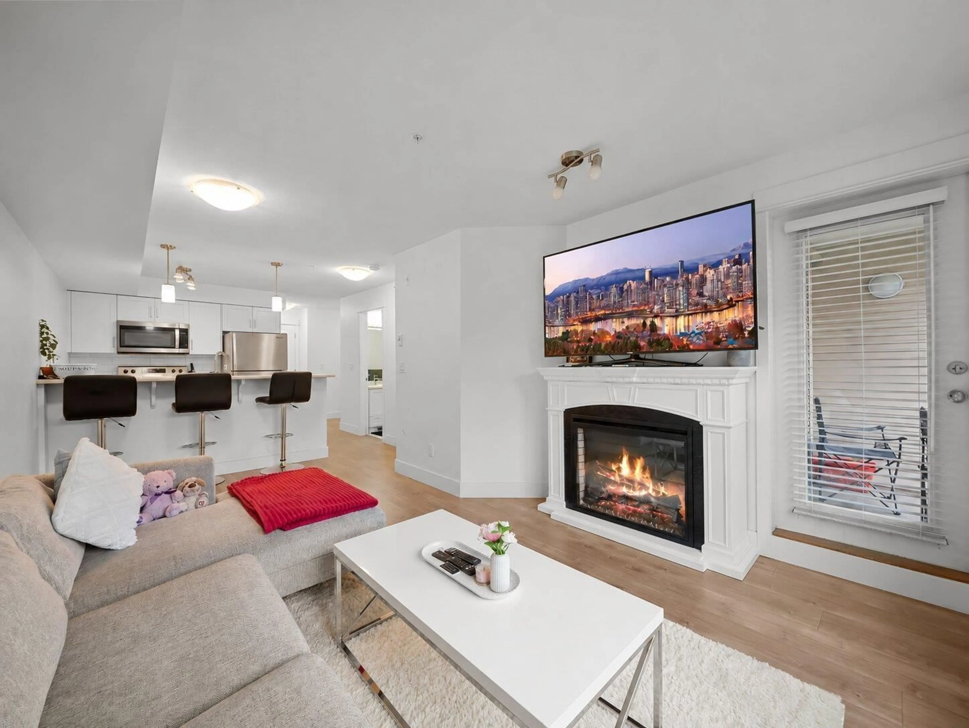 Living room with furniture, unknown for 213 - 30515 CARDINAL AVENUE, Abbotsford British Columbia V2T0A8