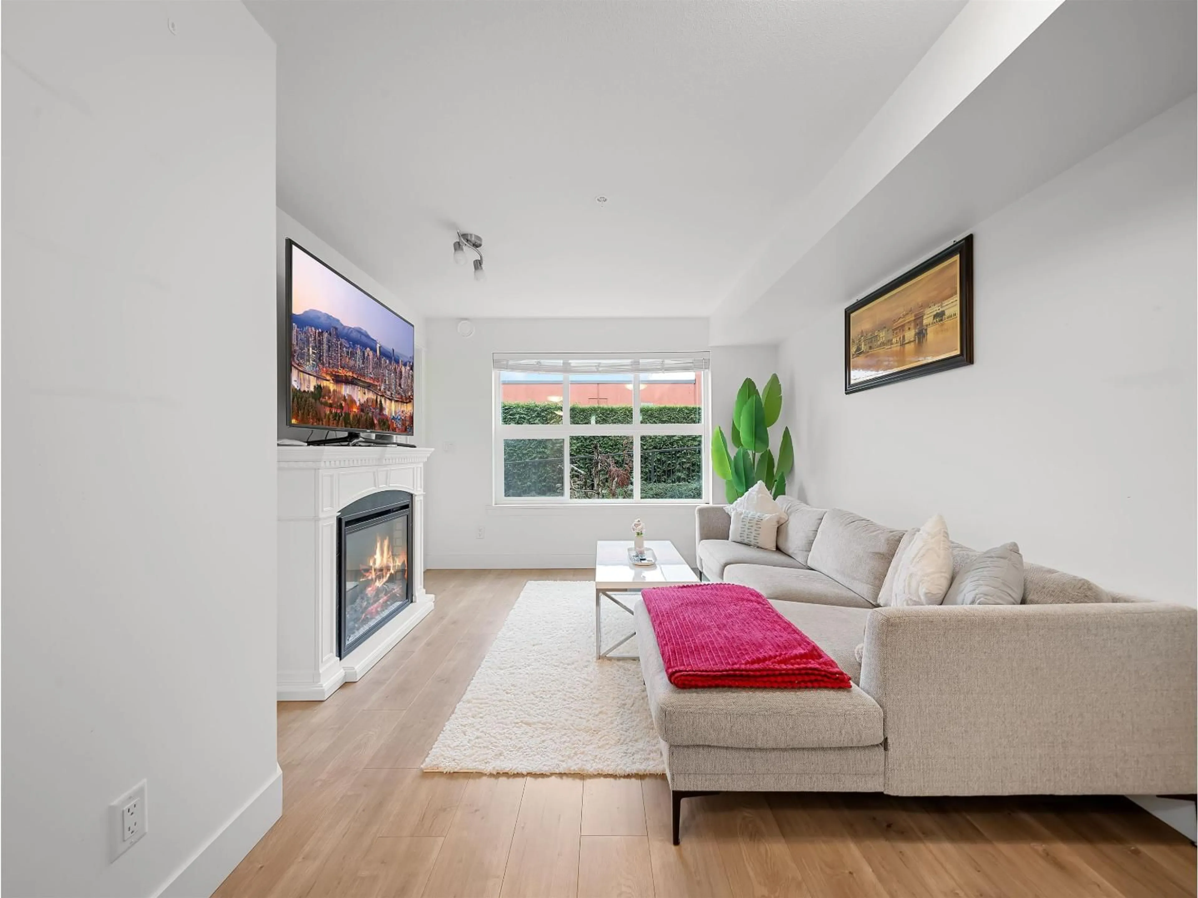 Living room with furniture, unknown for 213 - 30515 CARDINAL AVENUE, Abbotsford British Columbia V2T0A8