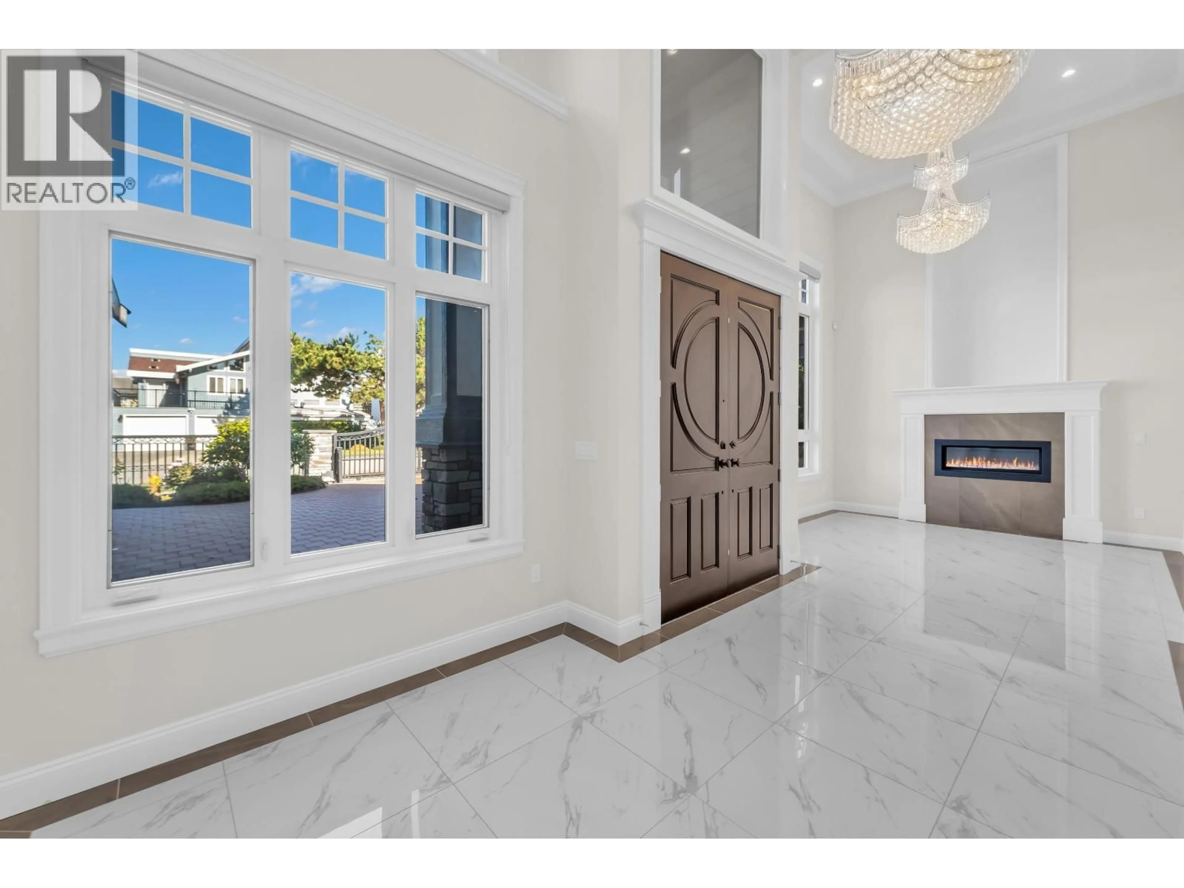 Indoor entryway for 8180 OSGOODE DRIVE, Richmond British Columbia V7A4P1