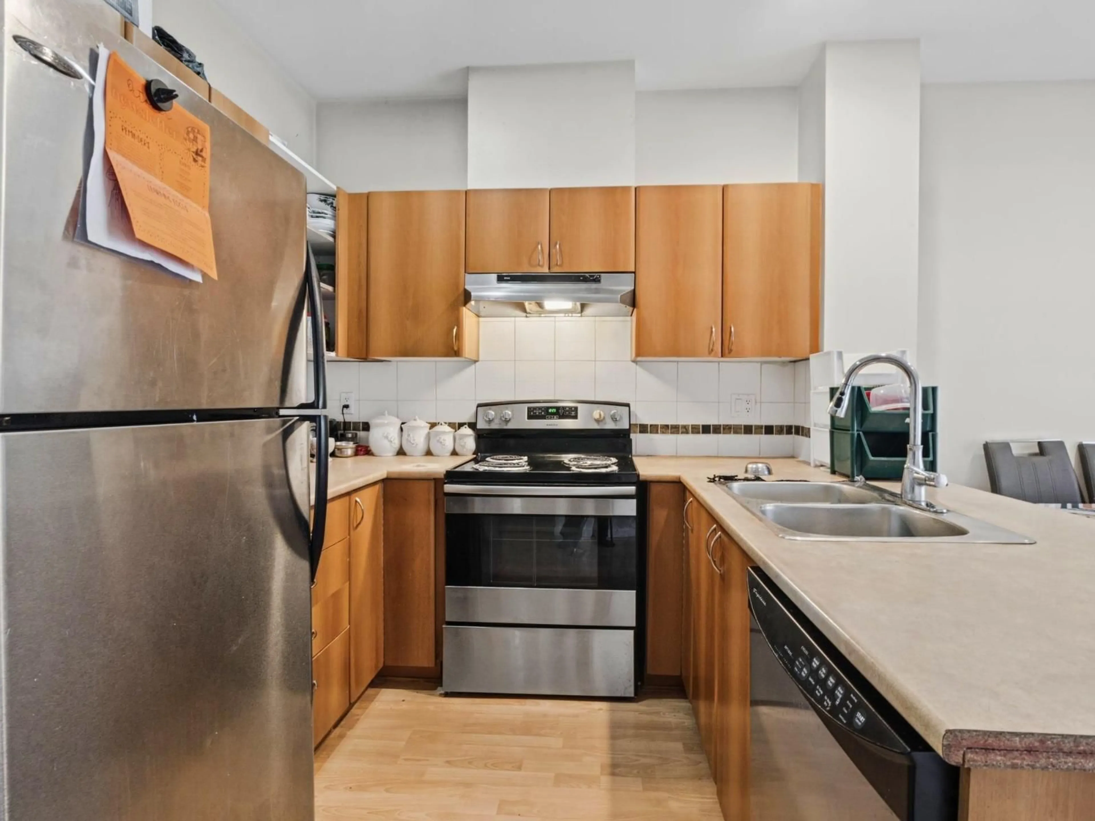 Standard kitchen, unknown for 37 - 6366 126 STREET, Surrey British Columbia V3X1T9