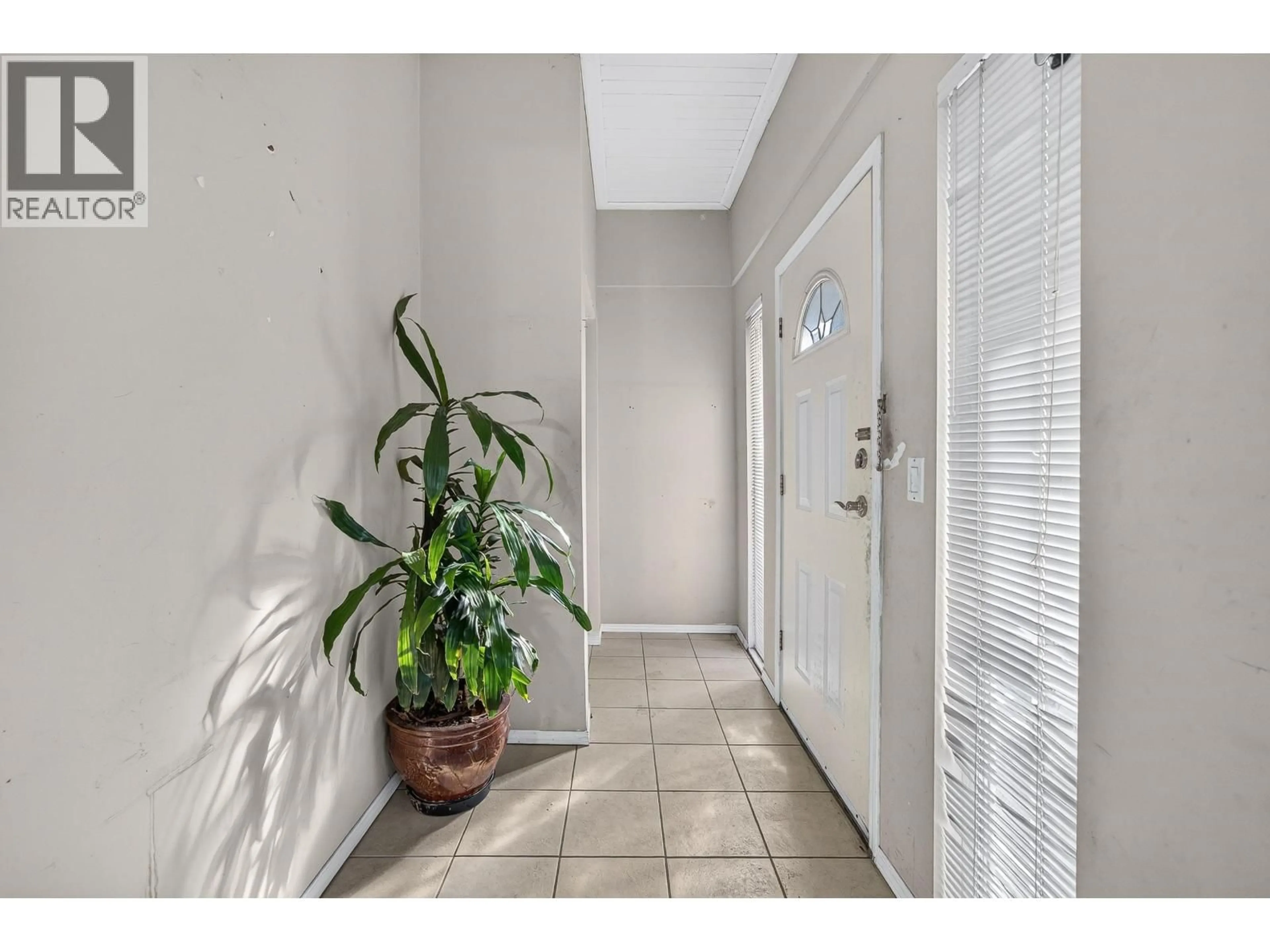 Indoor entryway for 1429 11 AVENUE, Vancouver British Columbia V5N1Y6