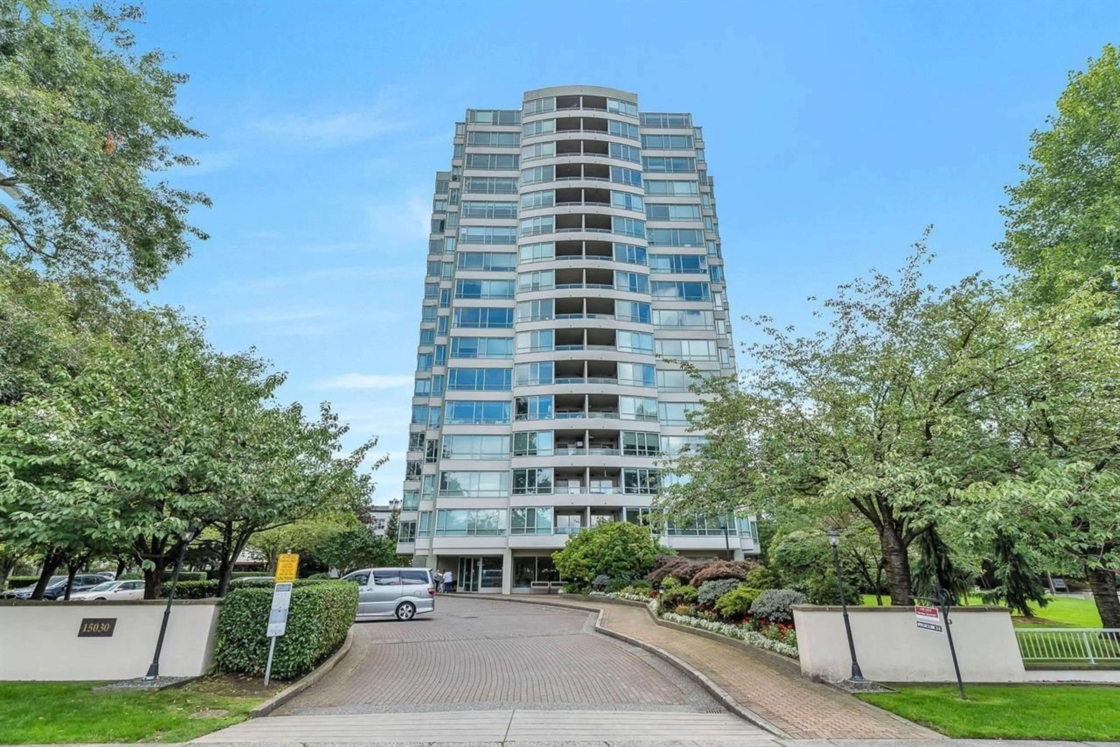 Indoor foyer for 1406 - 15030 101 AVENUE, Surrey British Columbia V3R0N3