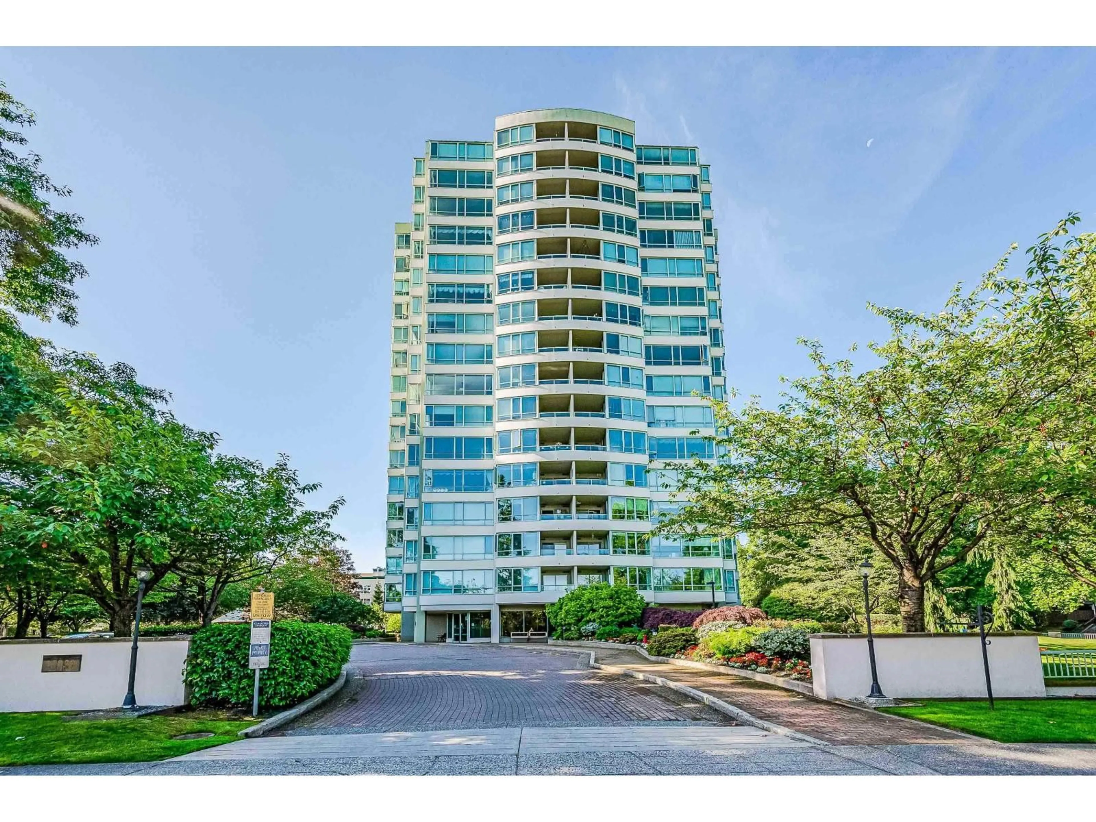 Indoor foyer for 1406 - 15030 101 AVENUE, Surrey British Columbia V3R0N3