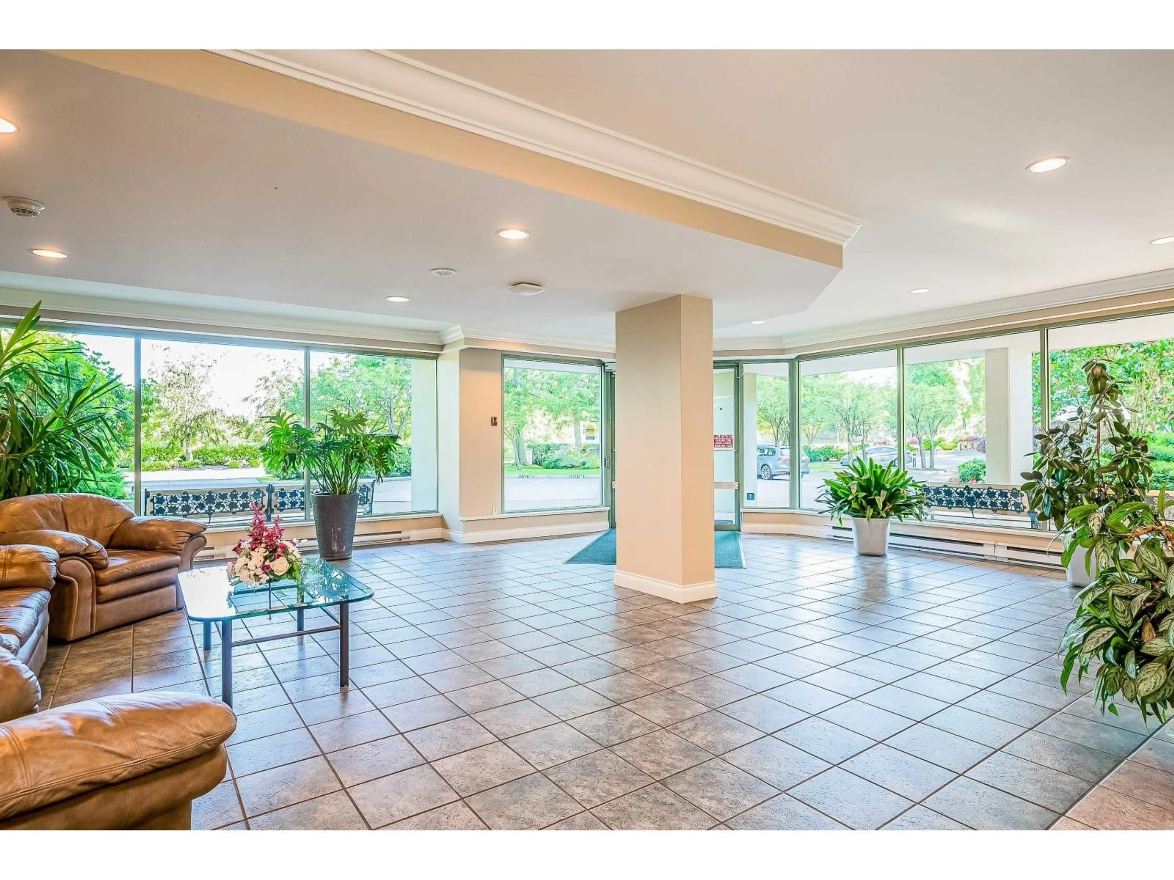 Indoor foyer for 1406 - 15030 101 AVENUE, Surrey British Columbia V3R0N3