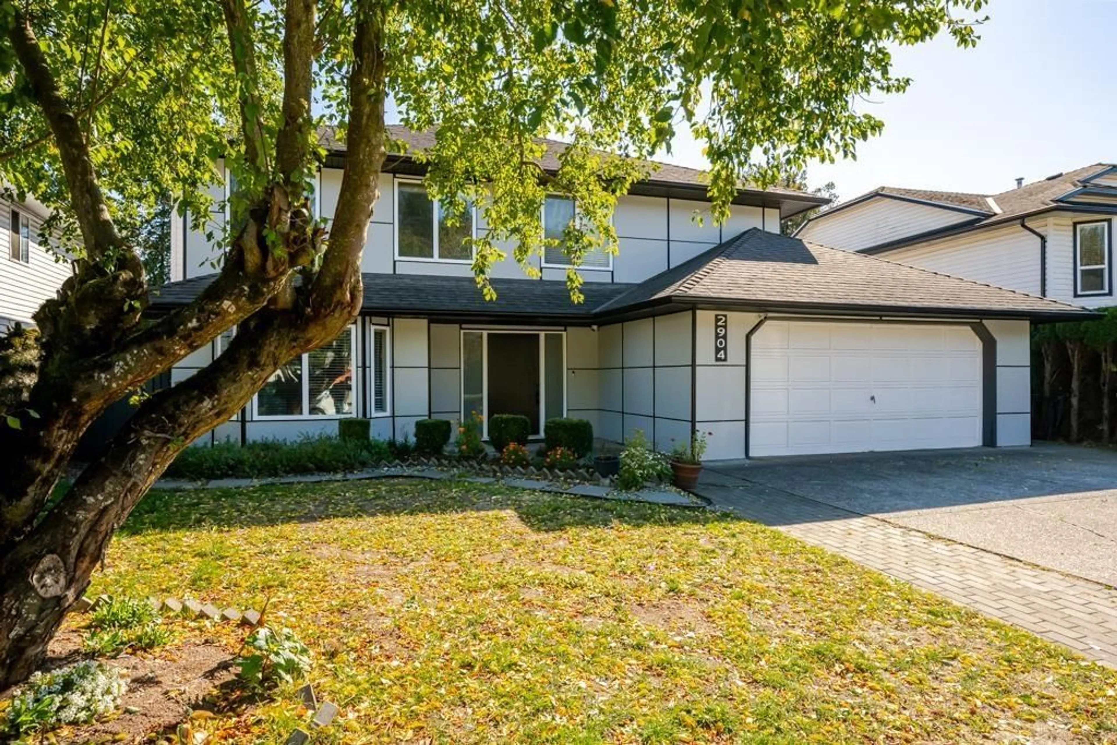Home with vinyl exterior material, street for 2904 CROSSLEY DRIVE, Abbotsford British Columbia V2T5H1
