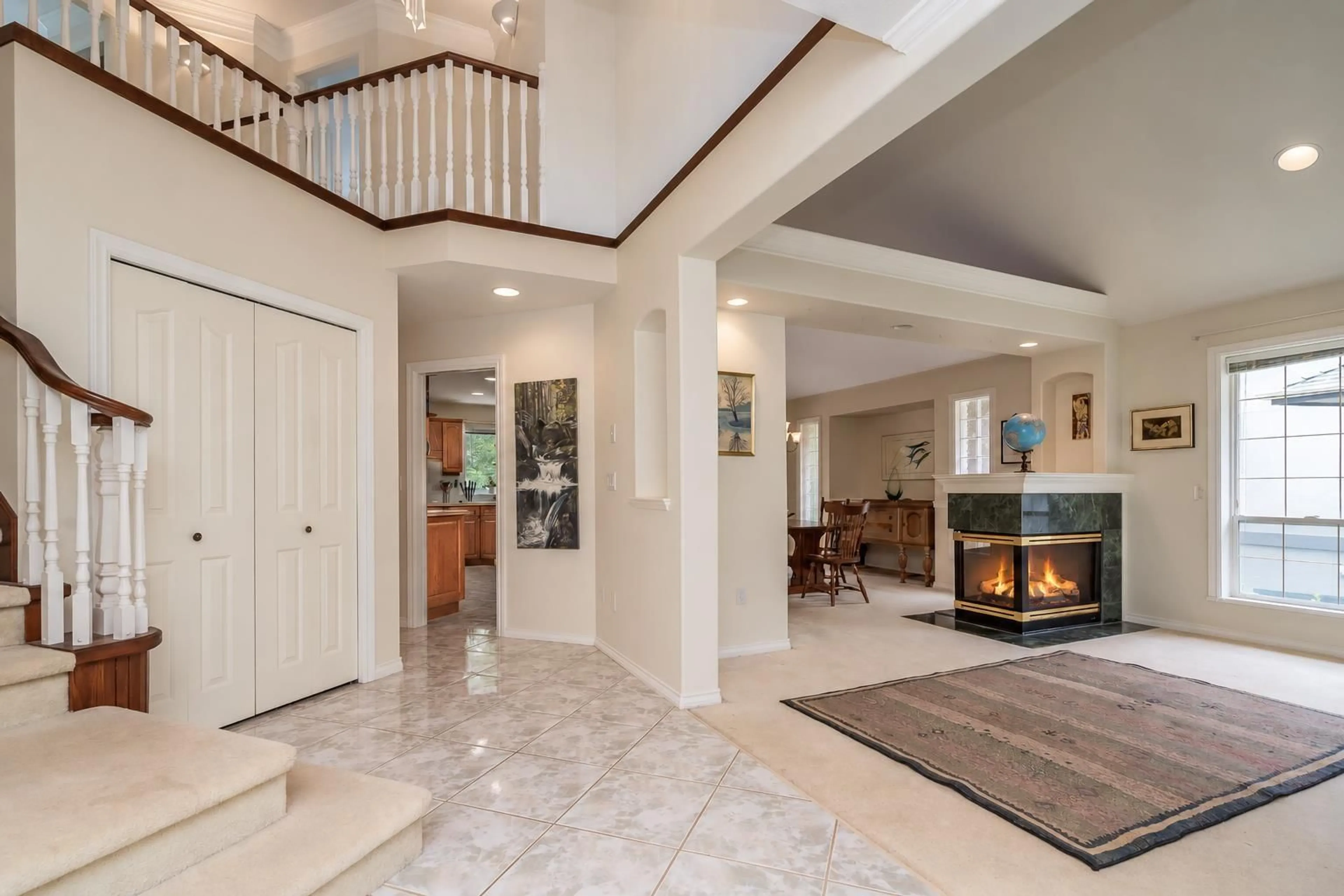 Indoor foyer for 35846 GRAYSTONE DRIVE, Abbotsford British Columbia V3G1K7