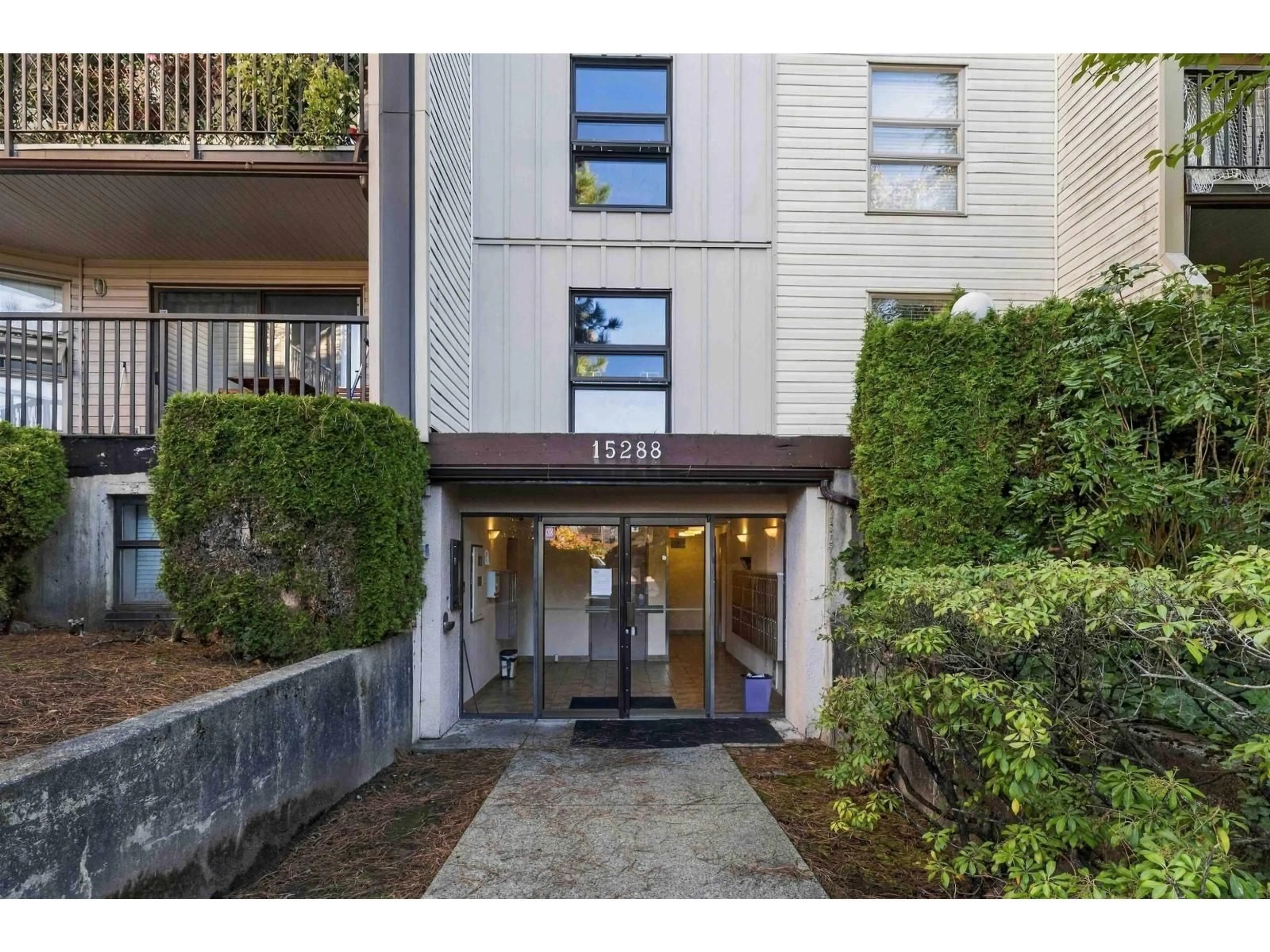 Indoor entryway for 106 - 15288 100 AVENUE, Surrey British Columbia V3R7V2