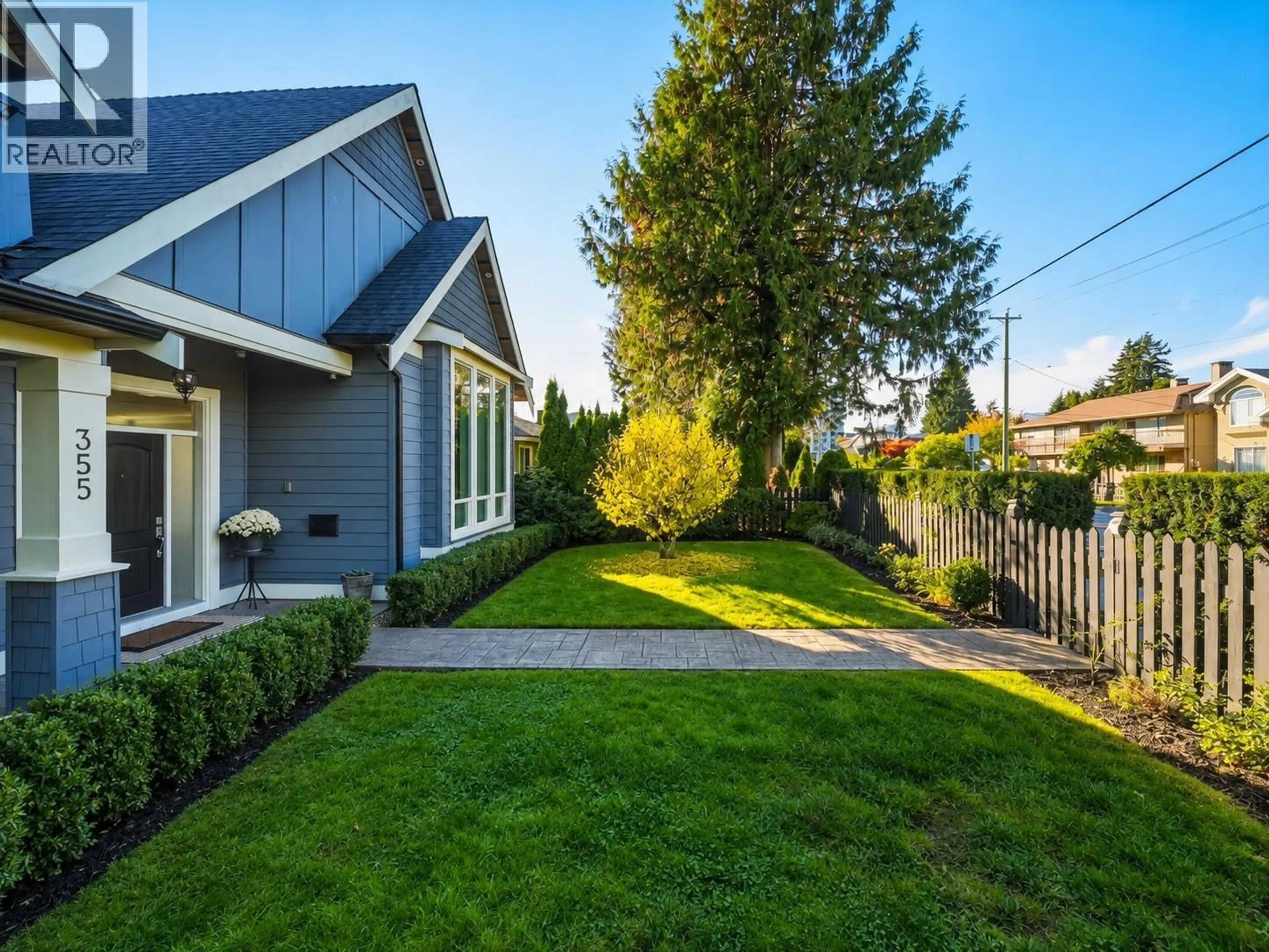 Home with vinyl exterior material, street for 355 15TH STREET, North Vancouver British Columbia V7L2R6
