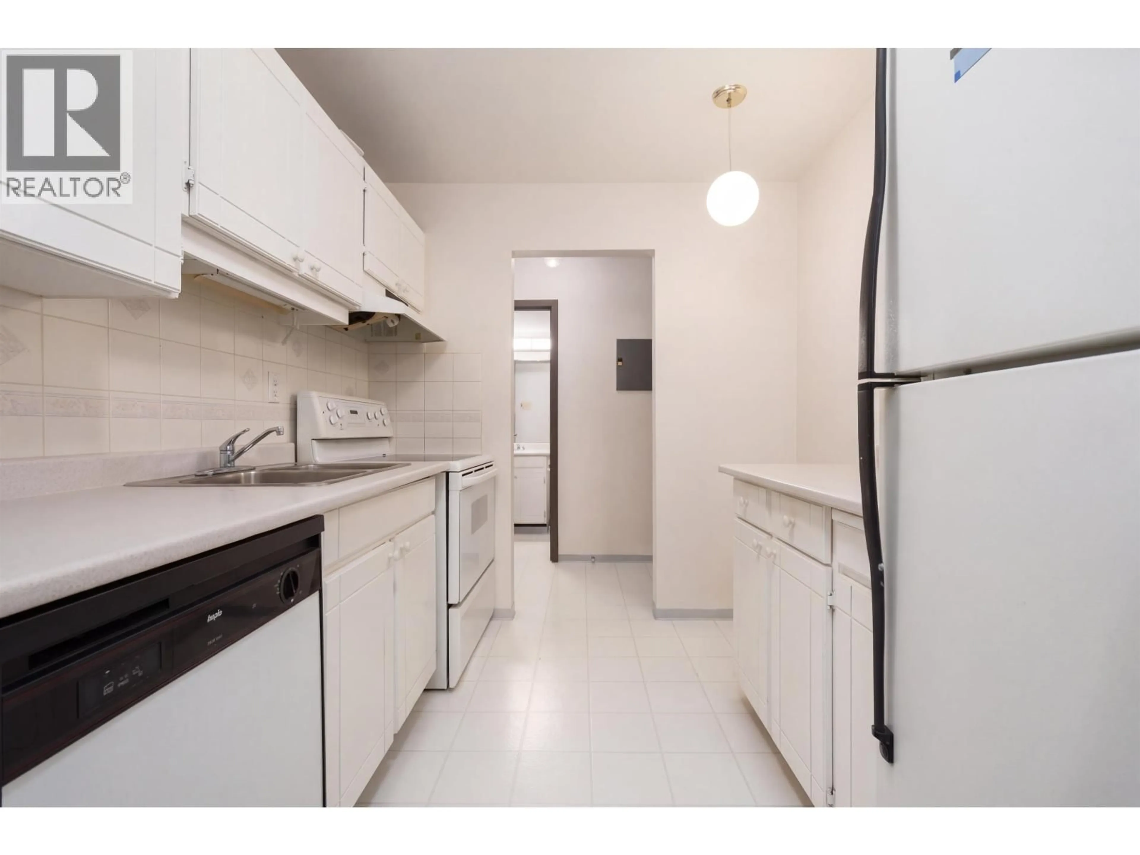 Standard kitchen, unknown for 206 - 3451 SPRINGFIELD DRIVE, Richmond British Columbia V7E1Z2