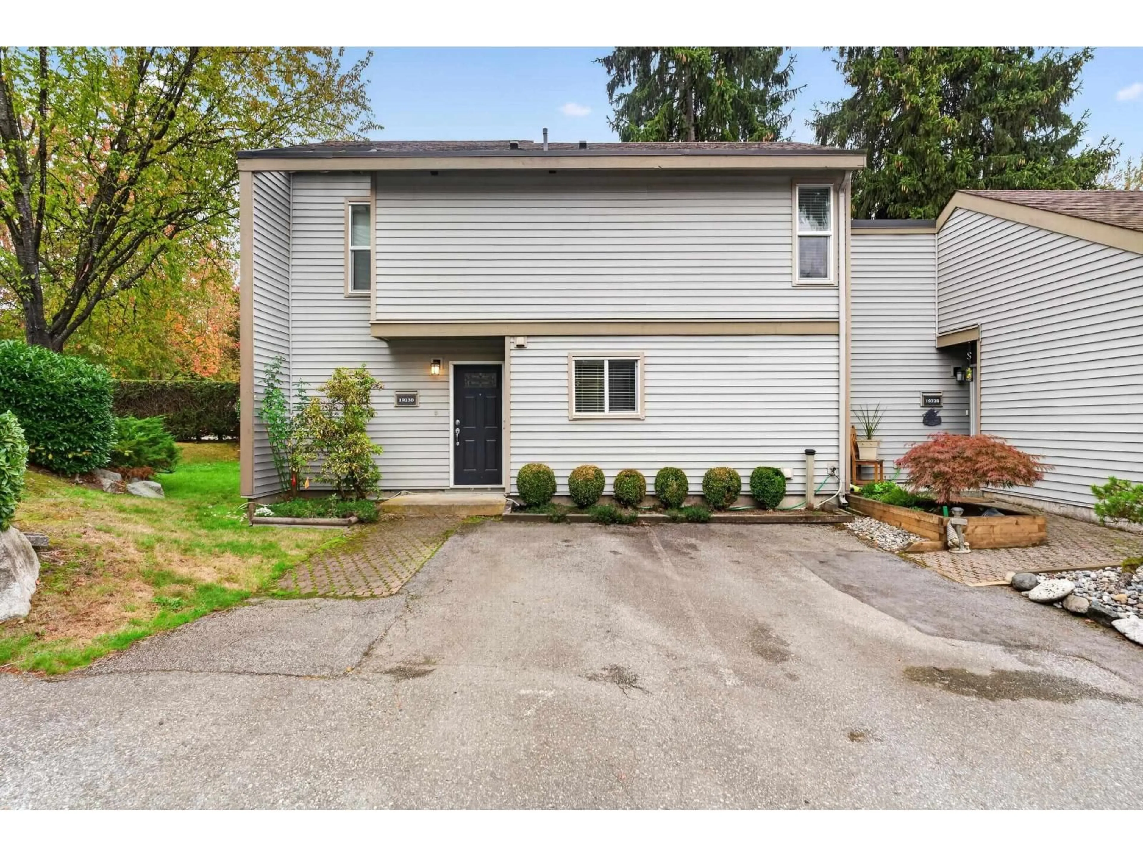 Unknown for 19230 FAIRWAY DRIVE DRIVE, Surrey British Columbia V3S5M8