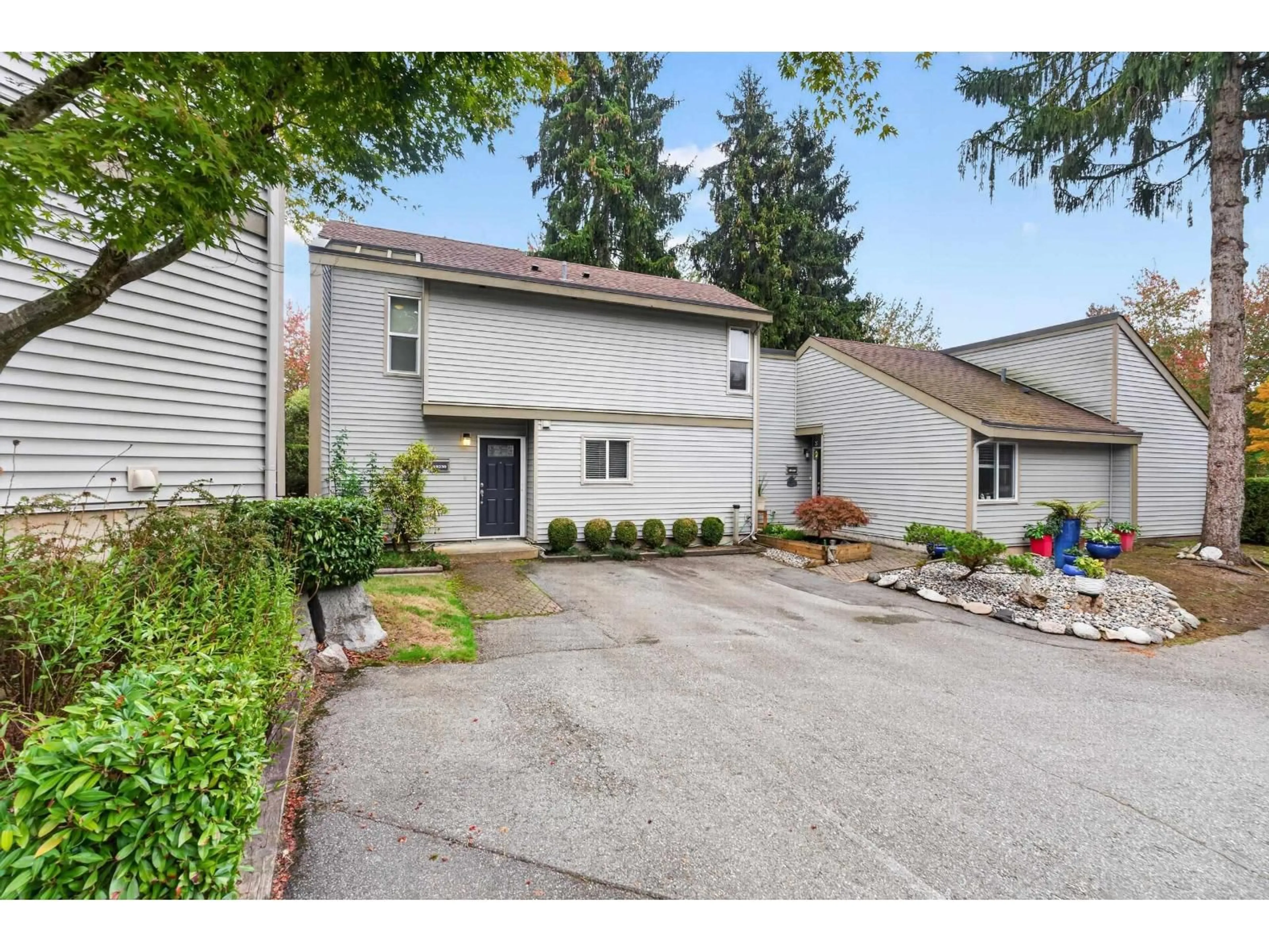 Unknown for 19230 FAIRWAY DRIVE DRIVE, Surrey British Columbia V3S5M8