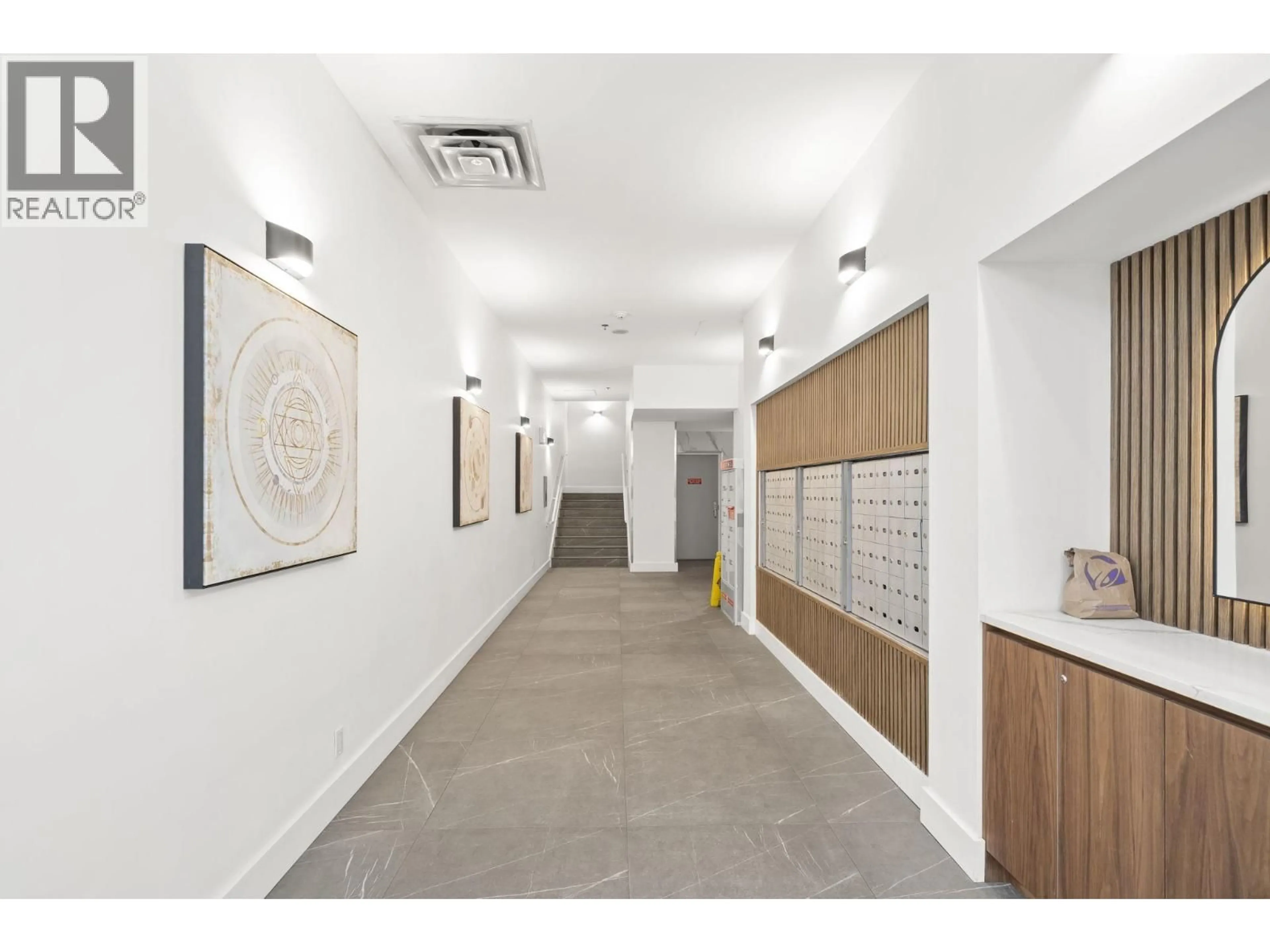 Indoor foyer for 1008 - 822 HOMER STREET, Vancouver British Columbia V6B6M3
