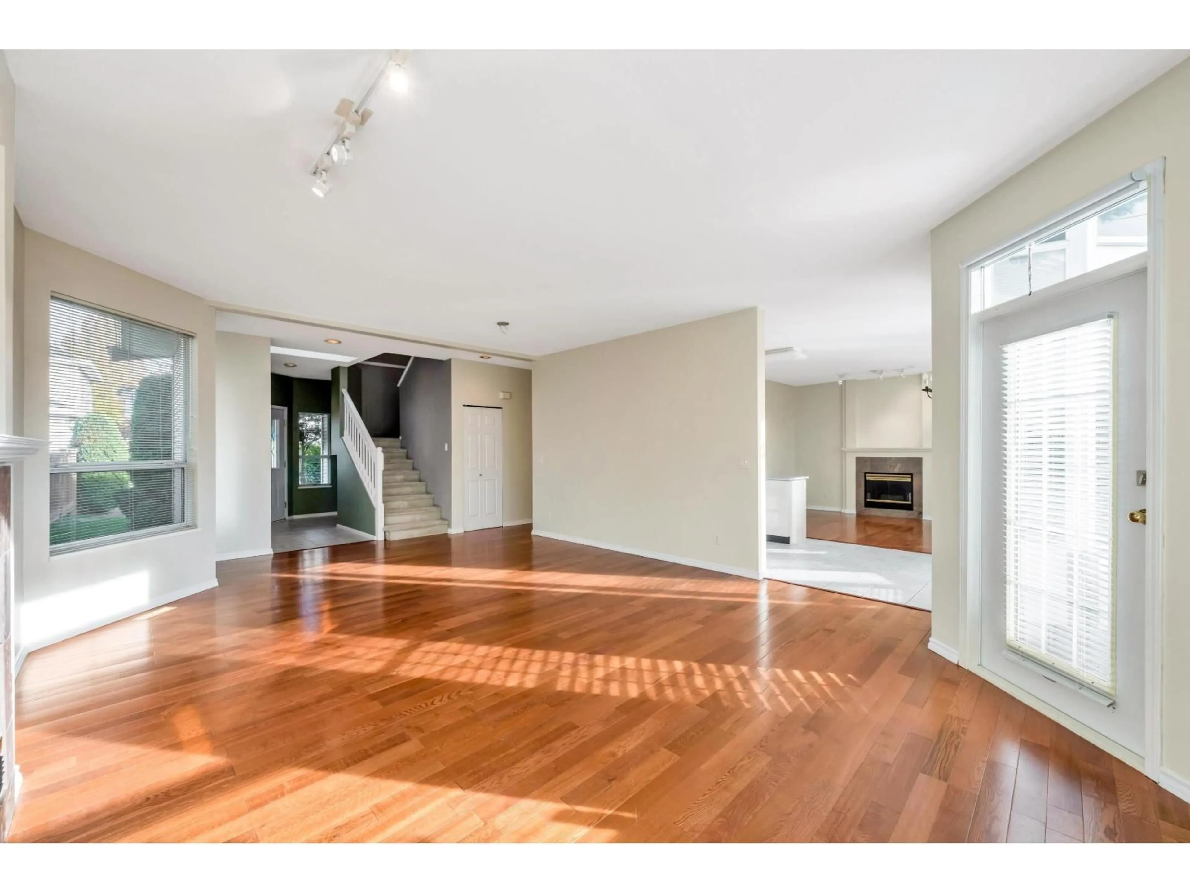 Indoor foyer for 1 - 20881 87 AVENUE, Langley British Columbia V1M3X1