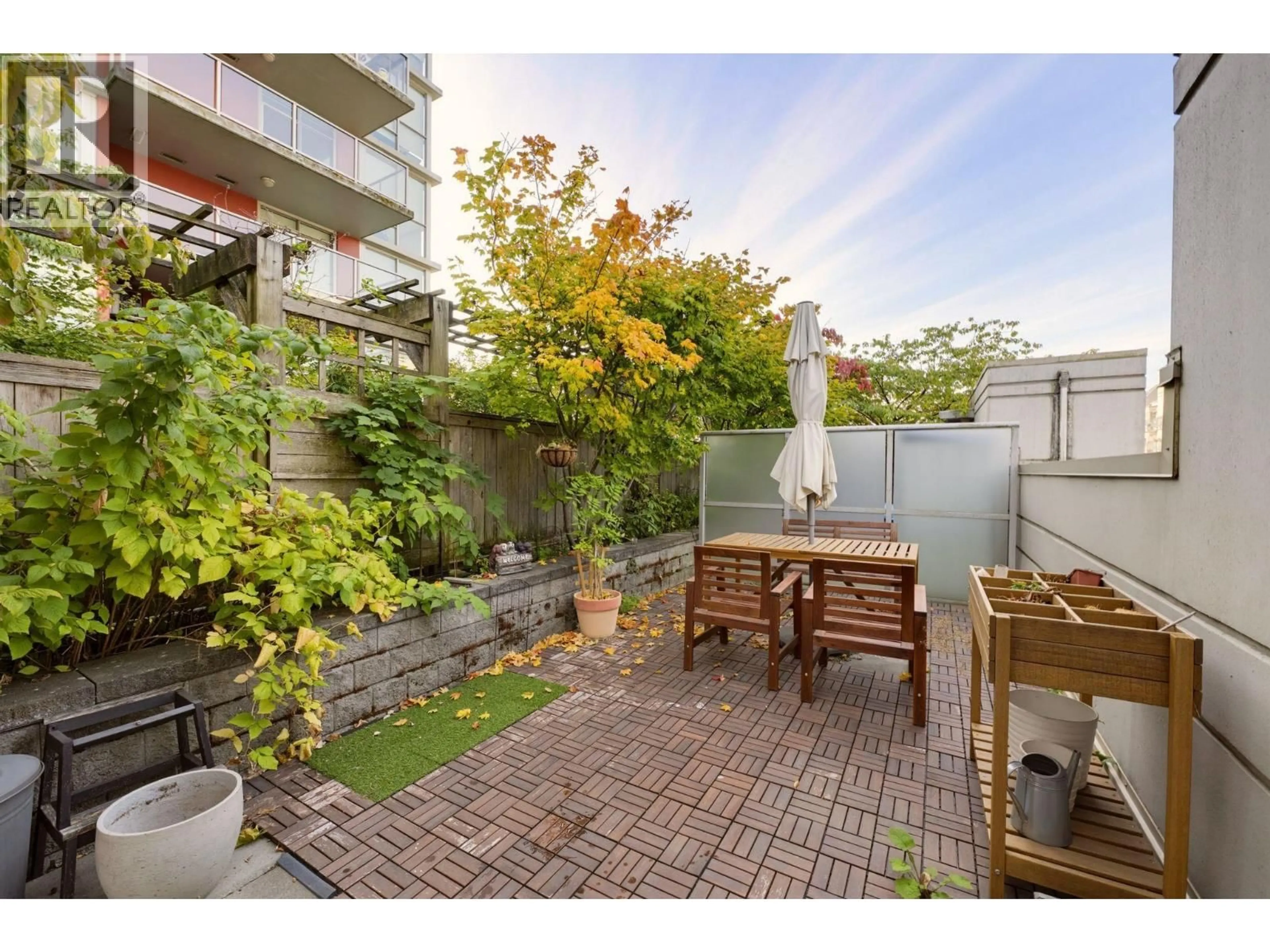 Patio, street for TH7 - 125 COLUMBIA STREET, New Westminster British Columbia V3L0G8