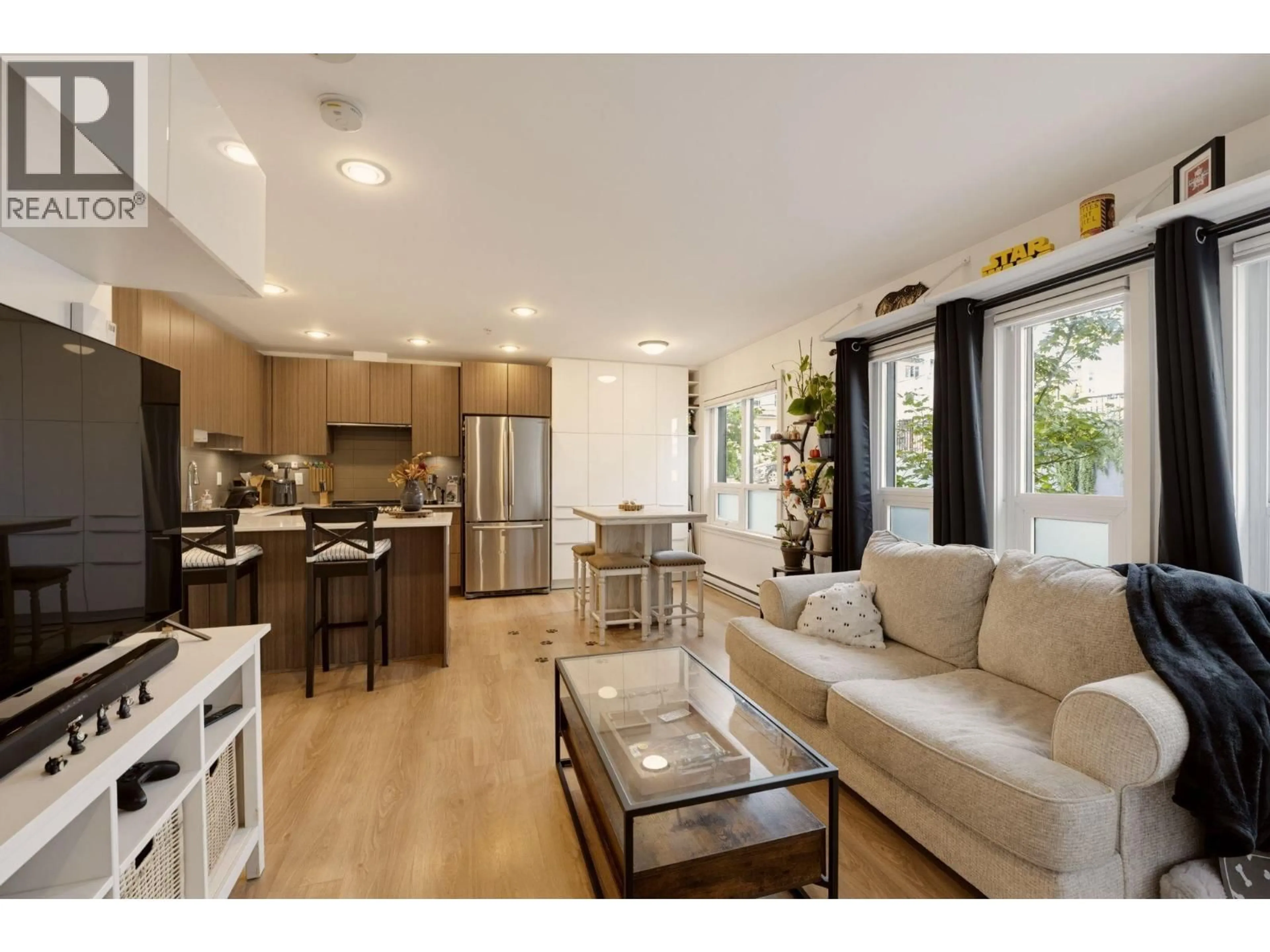 Open concept kitchen, wood/laminate floor for TH7 - 125 COLUMBIA STREET, New Westminster British Columbia V3L0G8