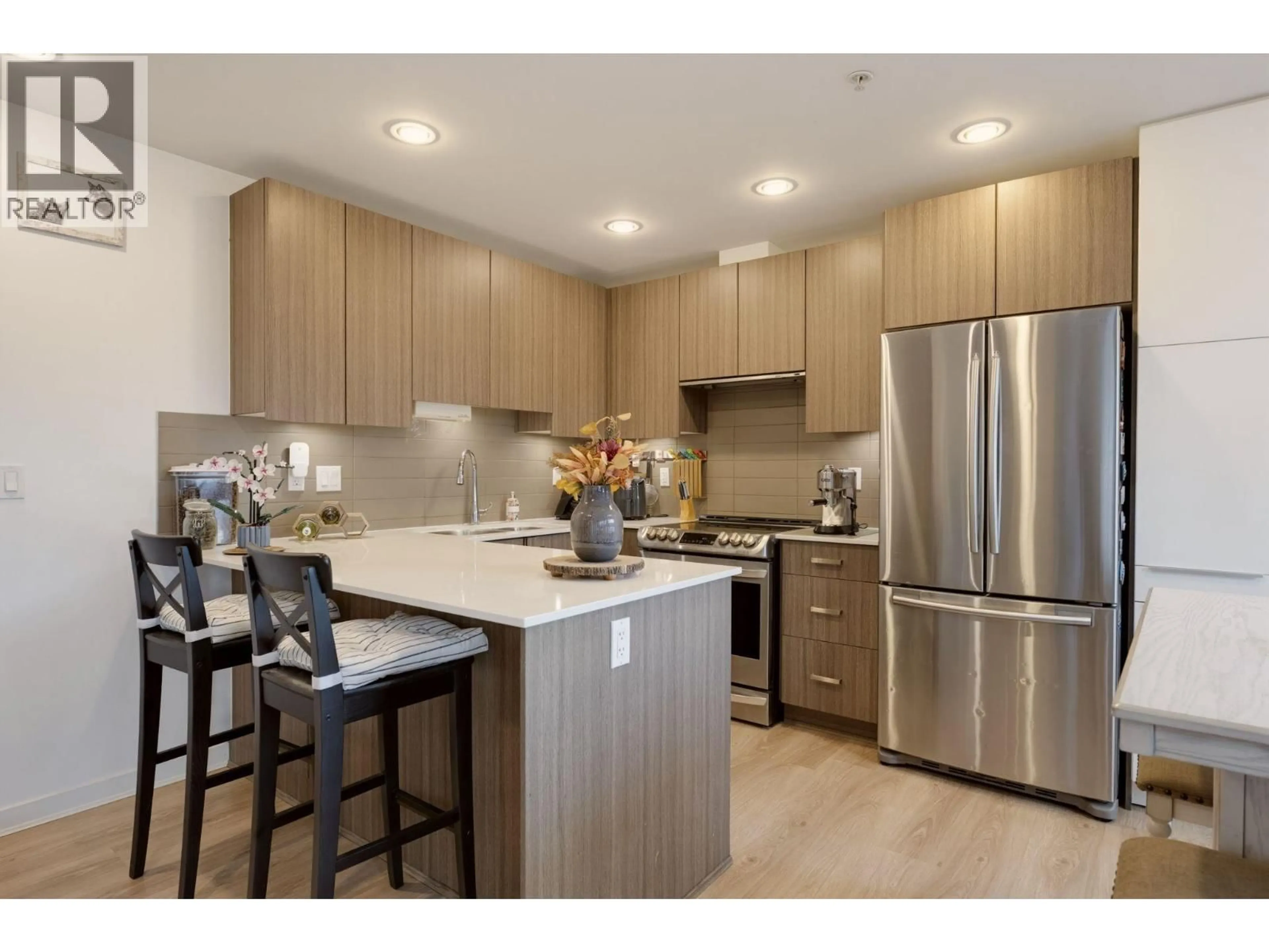 Open concept kitchen, wood/laminate floor for TH7 - 125 COLUMBIA STREET, New Westminster British Columbia V3L0G8