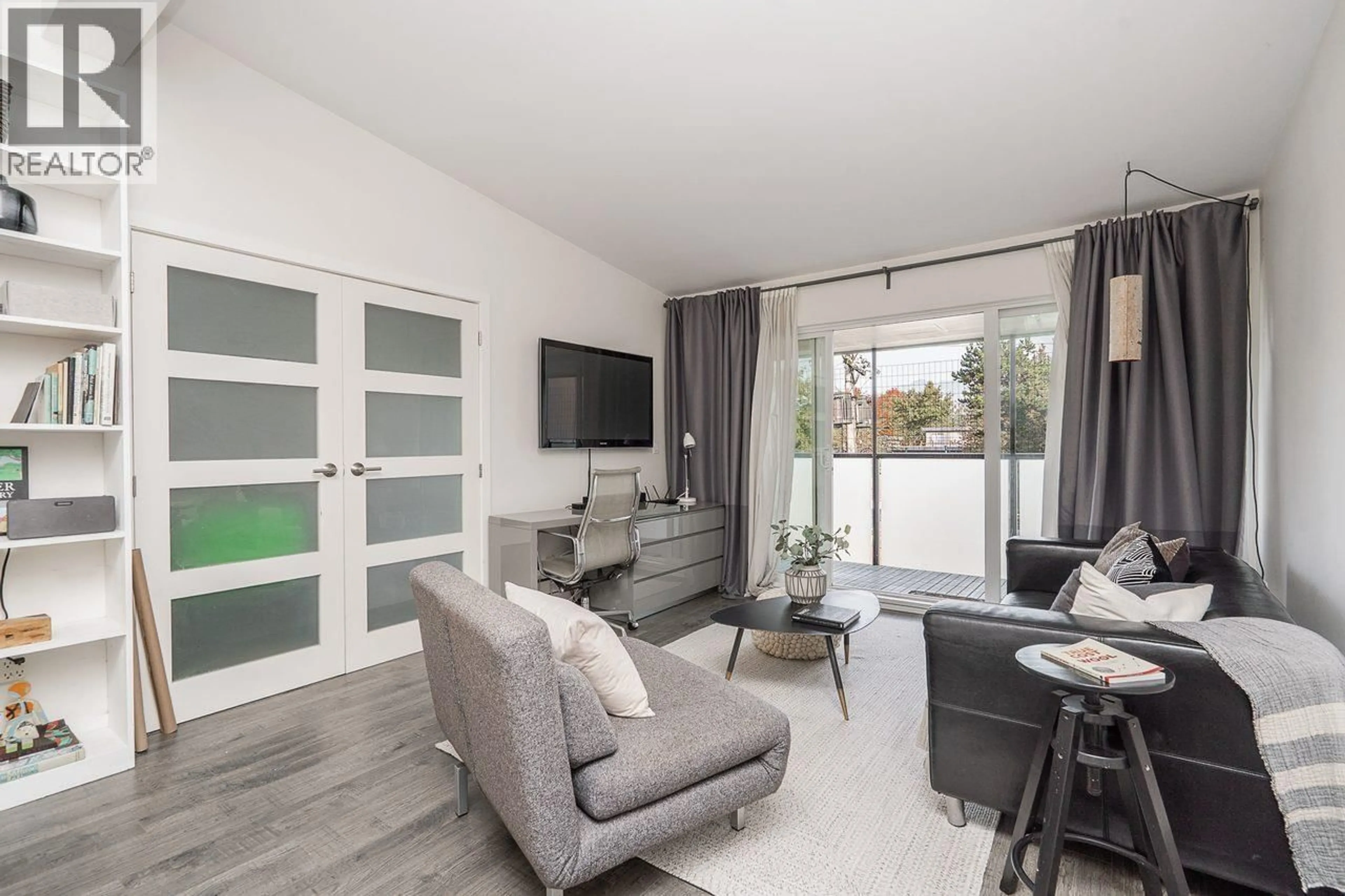 Living room with furniture, wood/laminate floor for 408 - 2333 TRIUMPH STREET, Vancouver British Columbia V5L1L4