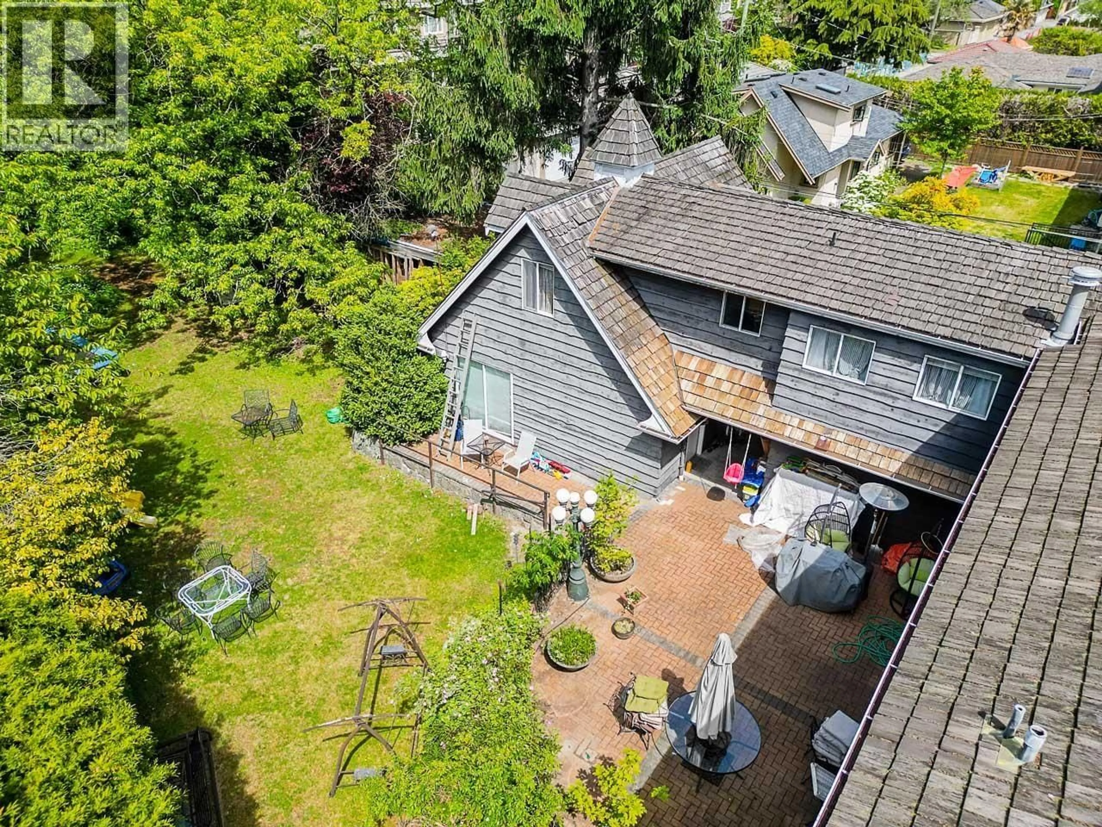 A pic from outside/outdoor area/front of a property/back of a property/a pic from drone, street for 1461 49TH AVENUE, Vancouver British Columbia V6M2R4