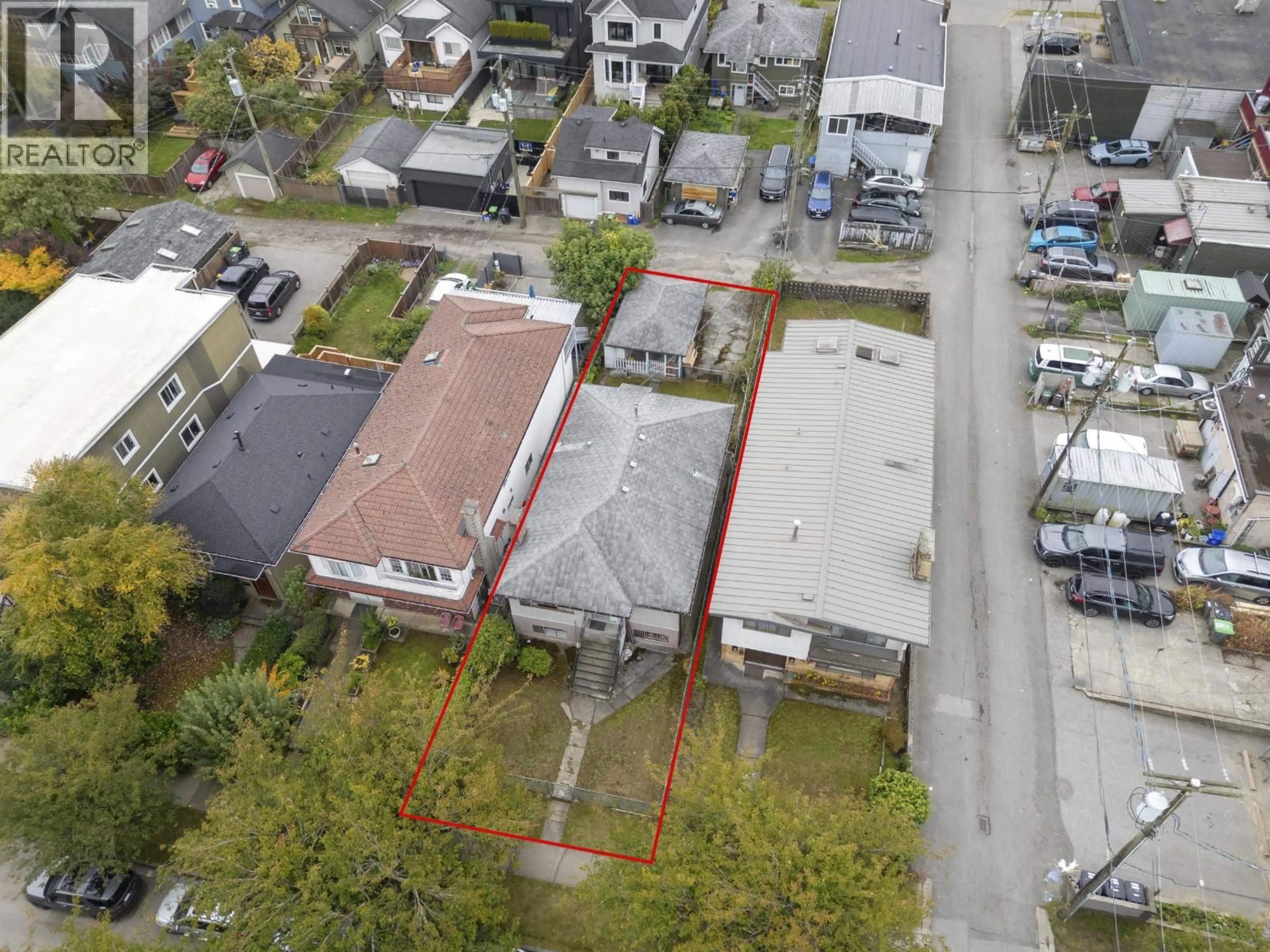 A pic from outside/outdoor area/front of a property/back of a property/a pic from drone, street for 238 21ST AVENUE, Vancouver British Columbia V5V1R1