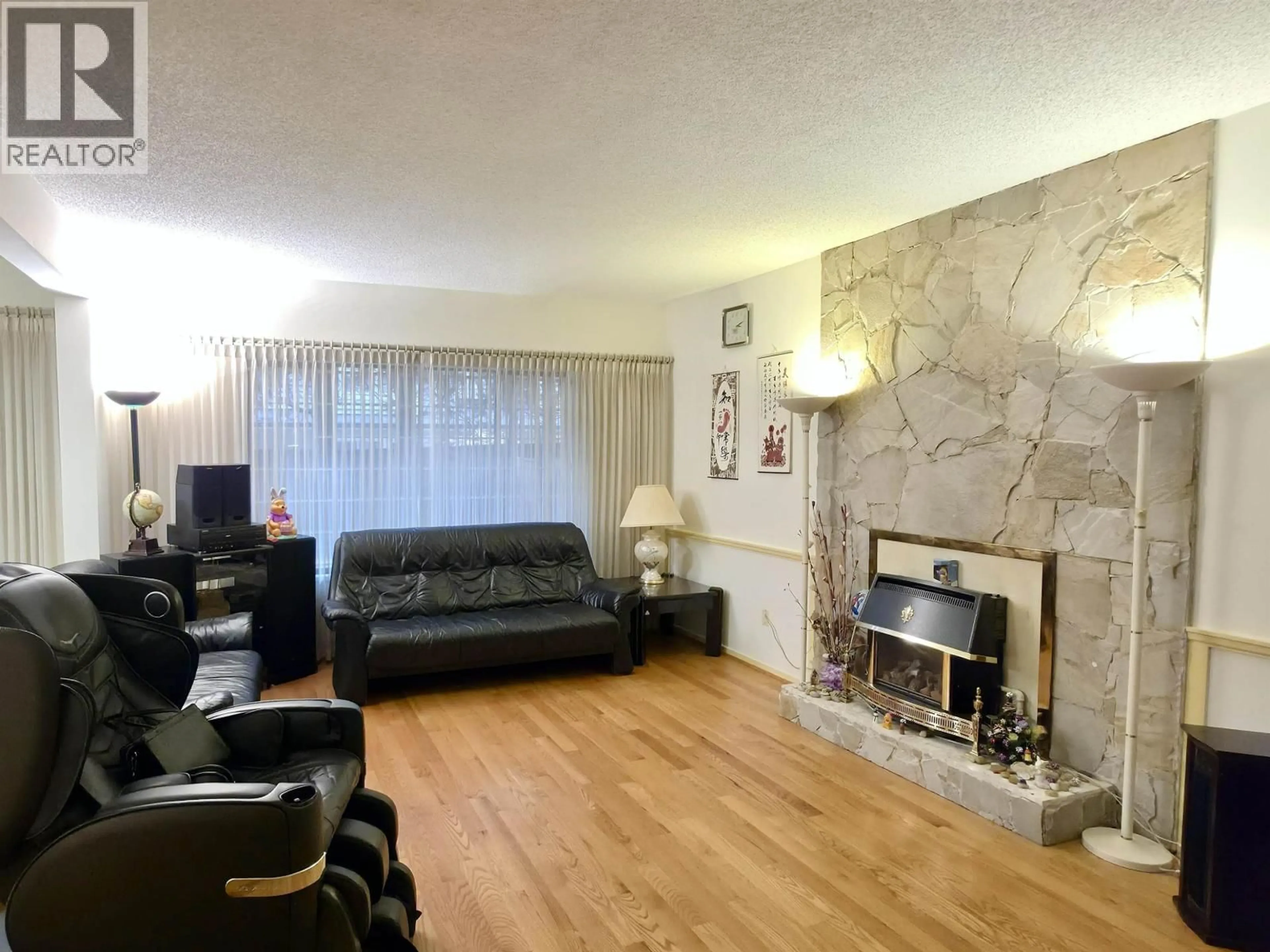 Living room with furniture, unknown for 7209 BRIDLEWOOD COURT, Burnaby British Columbia V5A4A4
