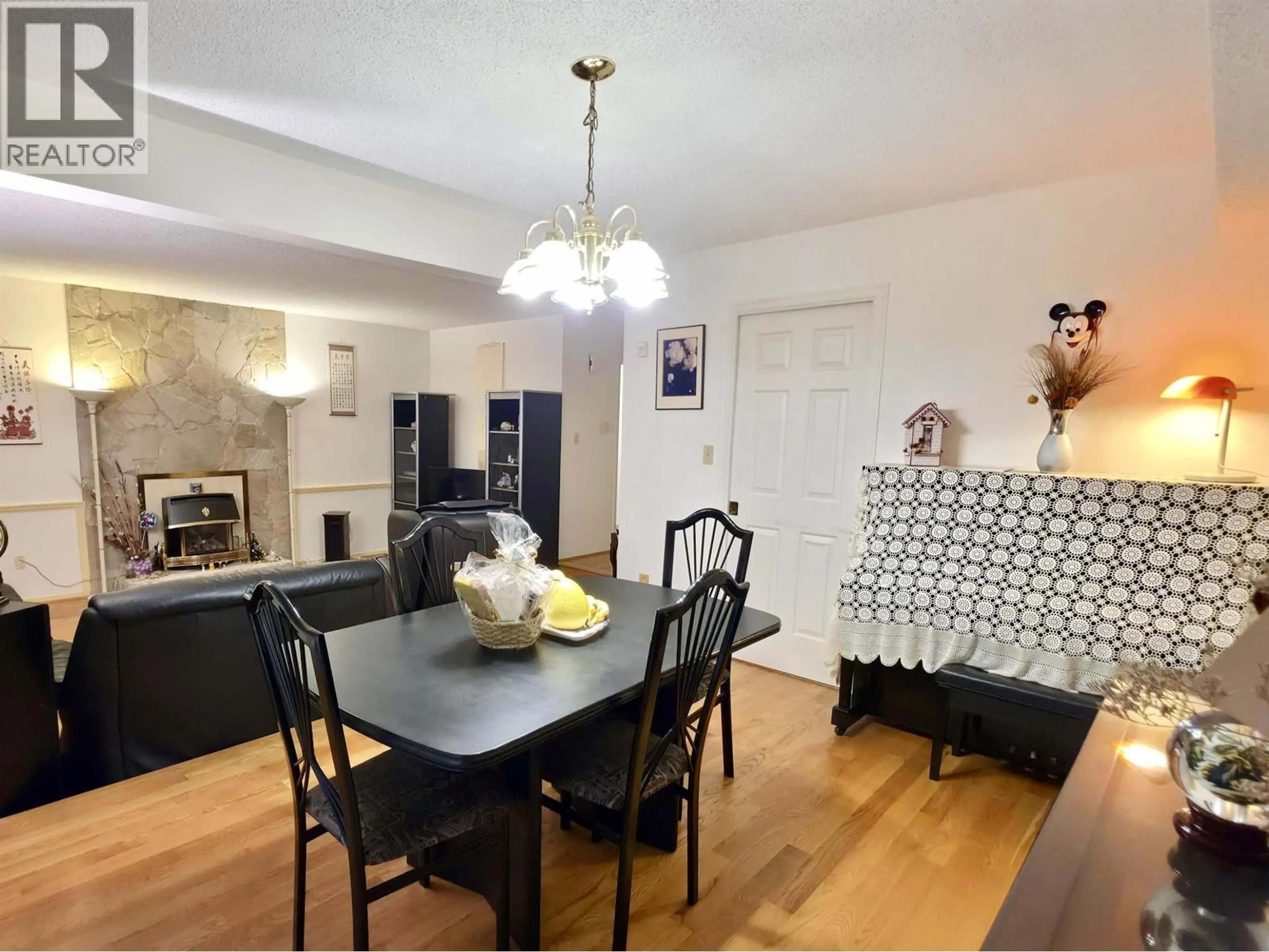 Dining room, wood/laminate floor for 7209 BRIDLEWOOD COURT, Burnaby British Columbia V5A4A4