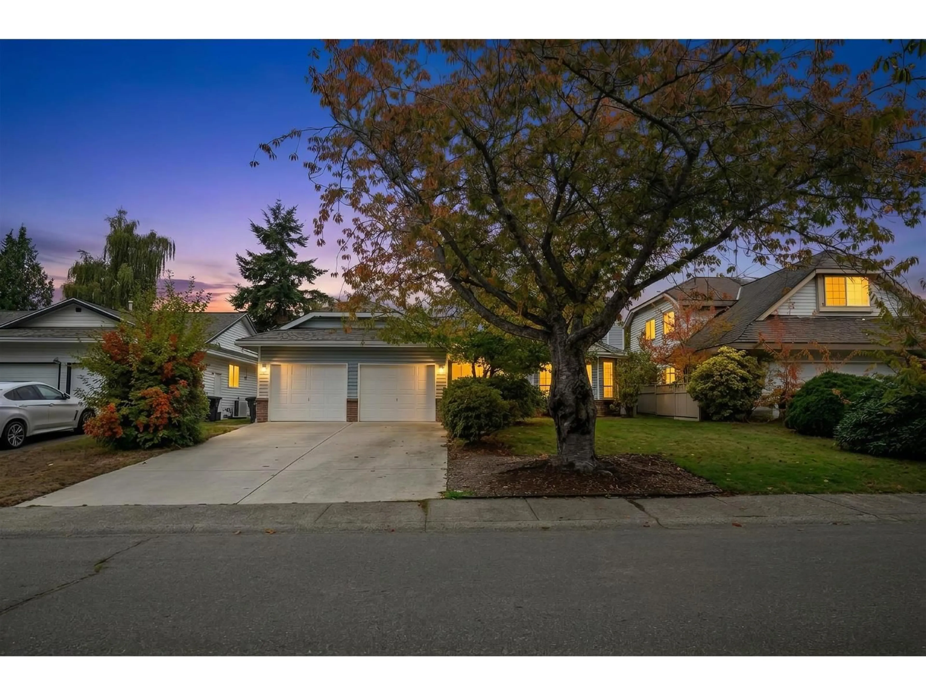 A pic from outside/outdoor area/front of a property/back of a property/a pic from drone, street for 14129 16A AVENUE, Surrey British Columbia V4A8K2