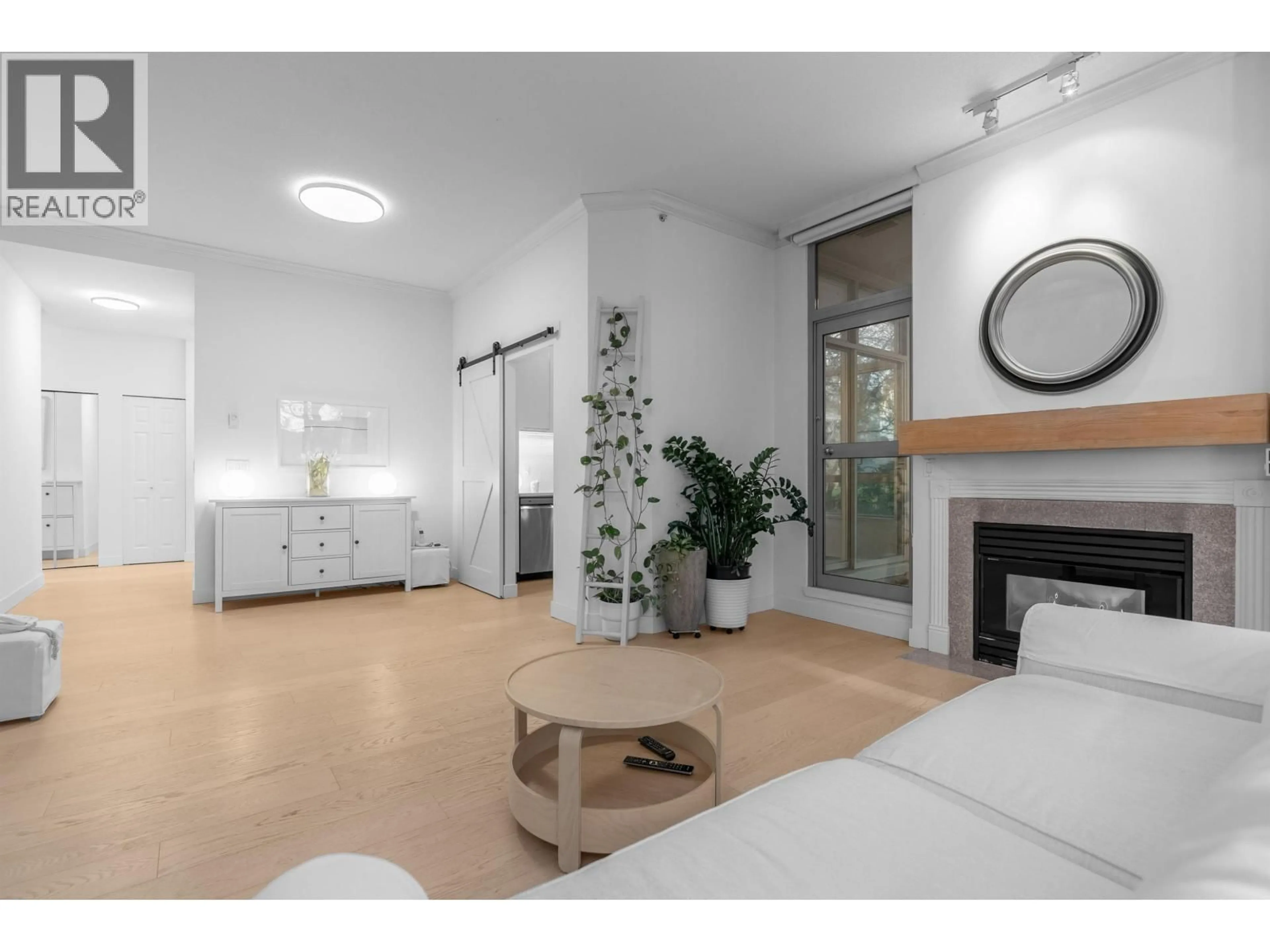 Unknown for 101 - 160 KEITH ROAD, North Vancouver British Columbia V7M3M2