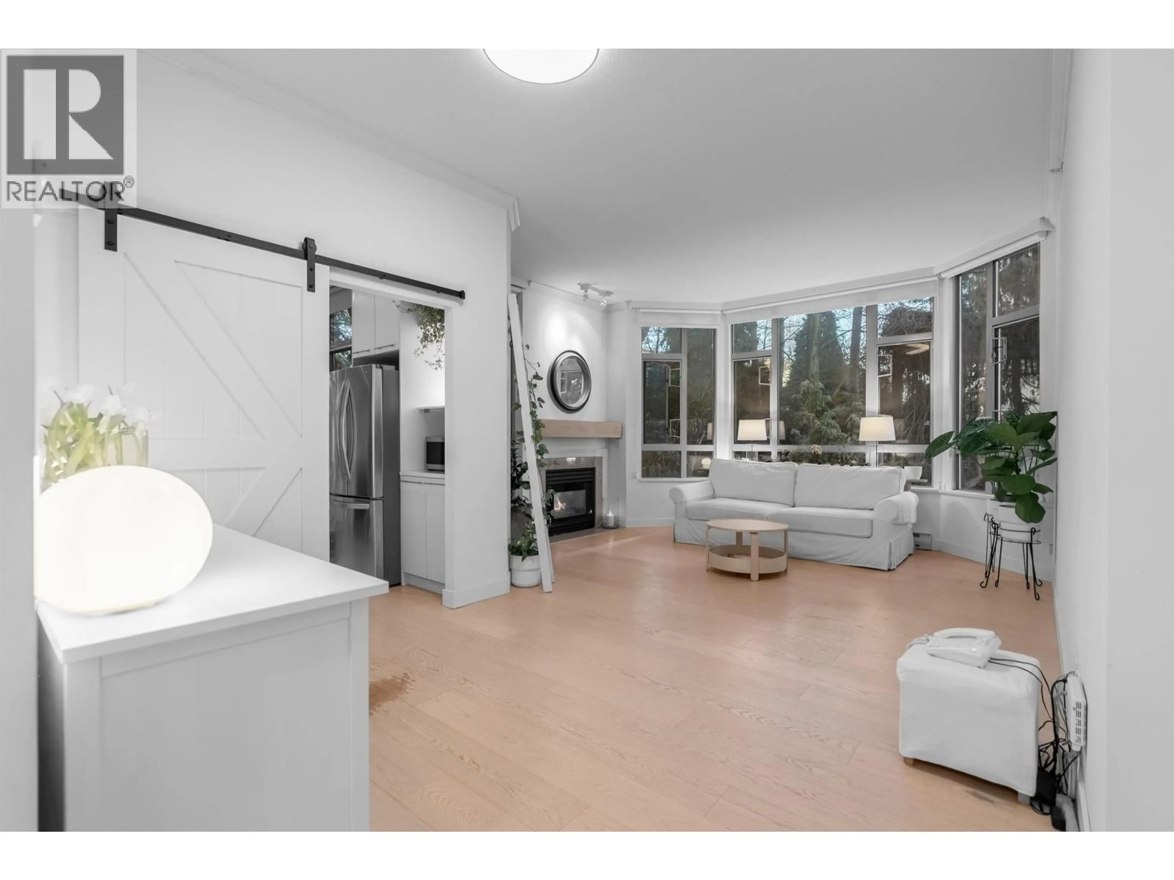 Unknown for 101 - 160 KEITH ROAD, North Vancouver British Columbia V7M3M2