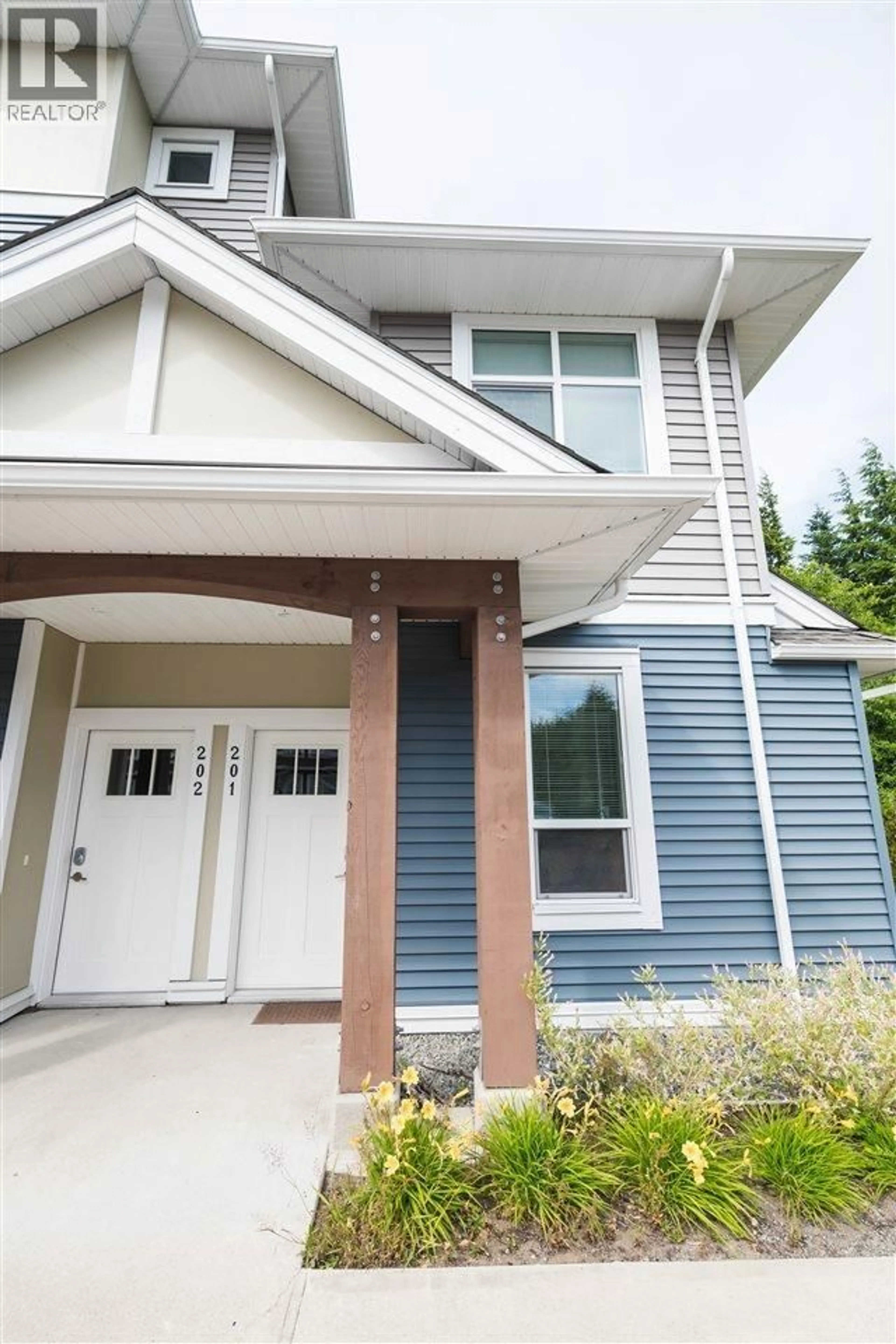 Home with vinyl exterior material, street for 201 - 110 BAXTER AVENUE, Kitimat British Columbia V8C2N9
