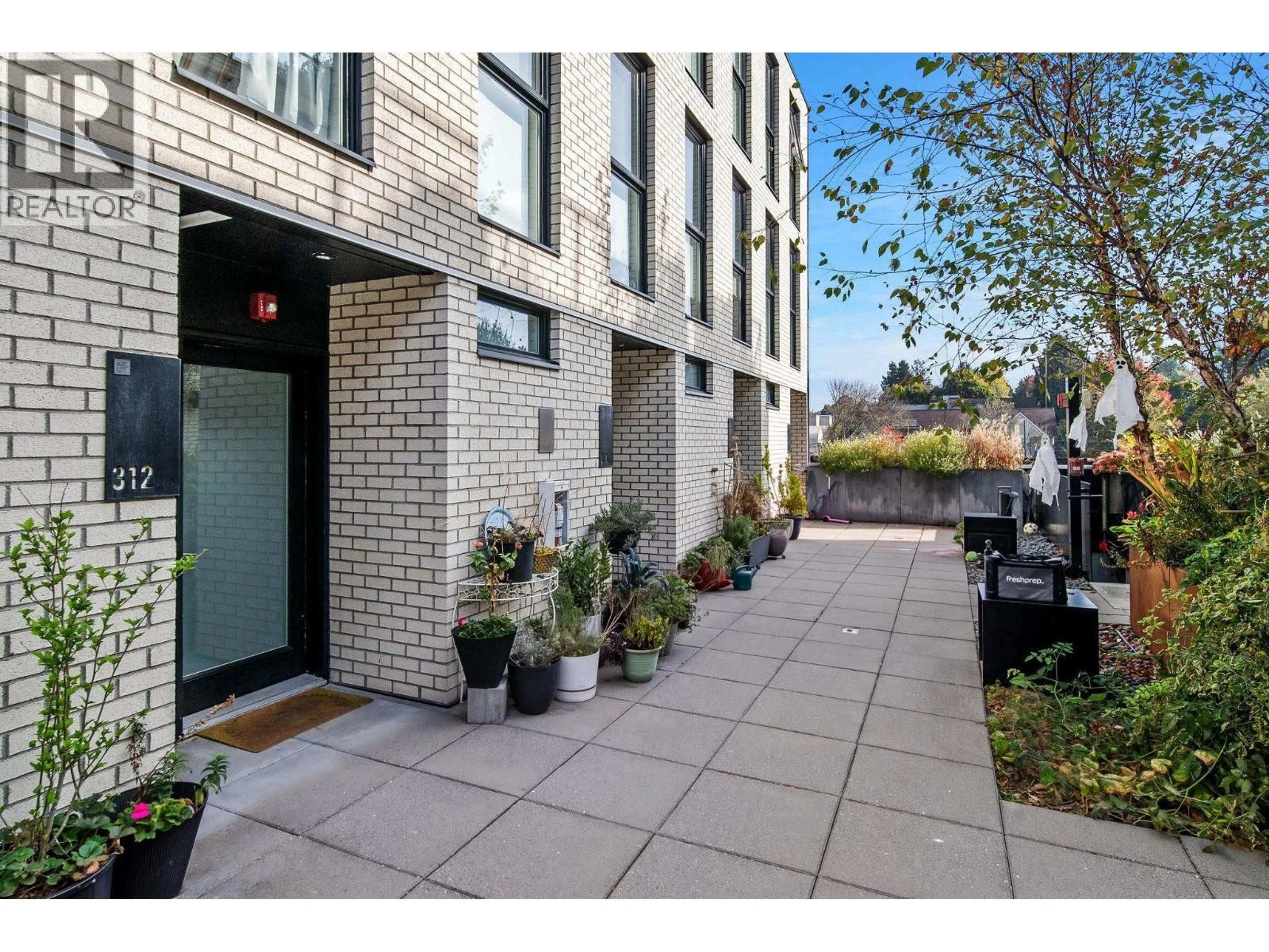 Unknown for 312 - 1647 PENDER STREET, Vancouver British Columbia V5L1W2