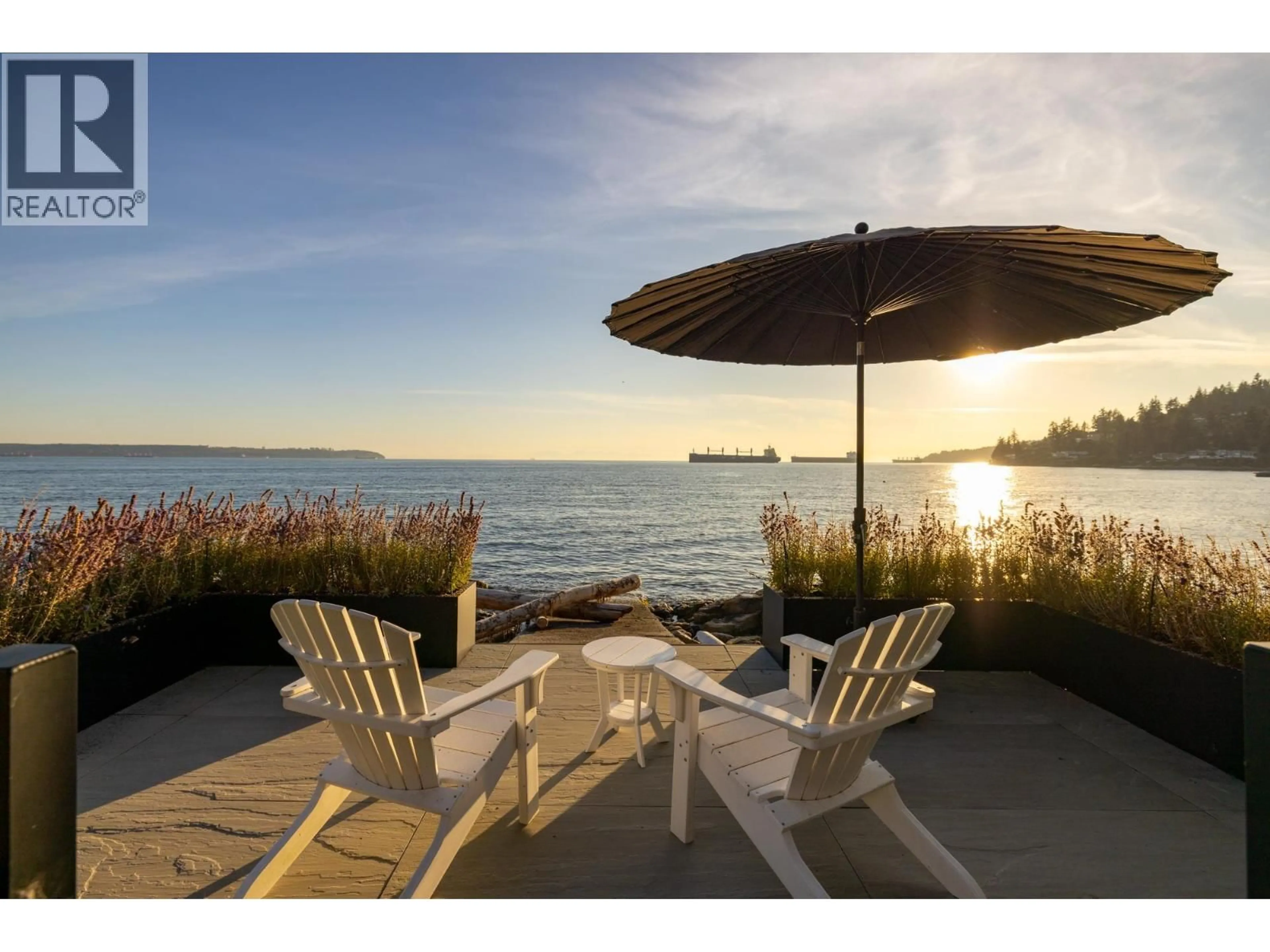 Patio, water/lake/river/ocean view for 3156 TRAVERS AVENUE, West Vancouver British Columbia V7V1G3