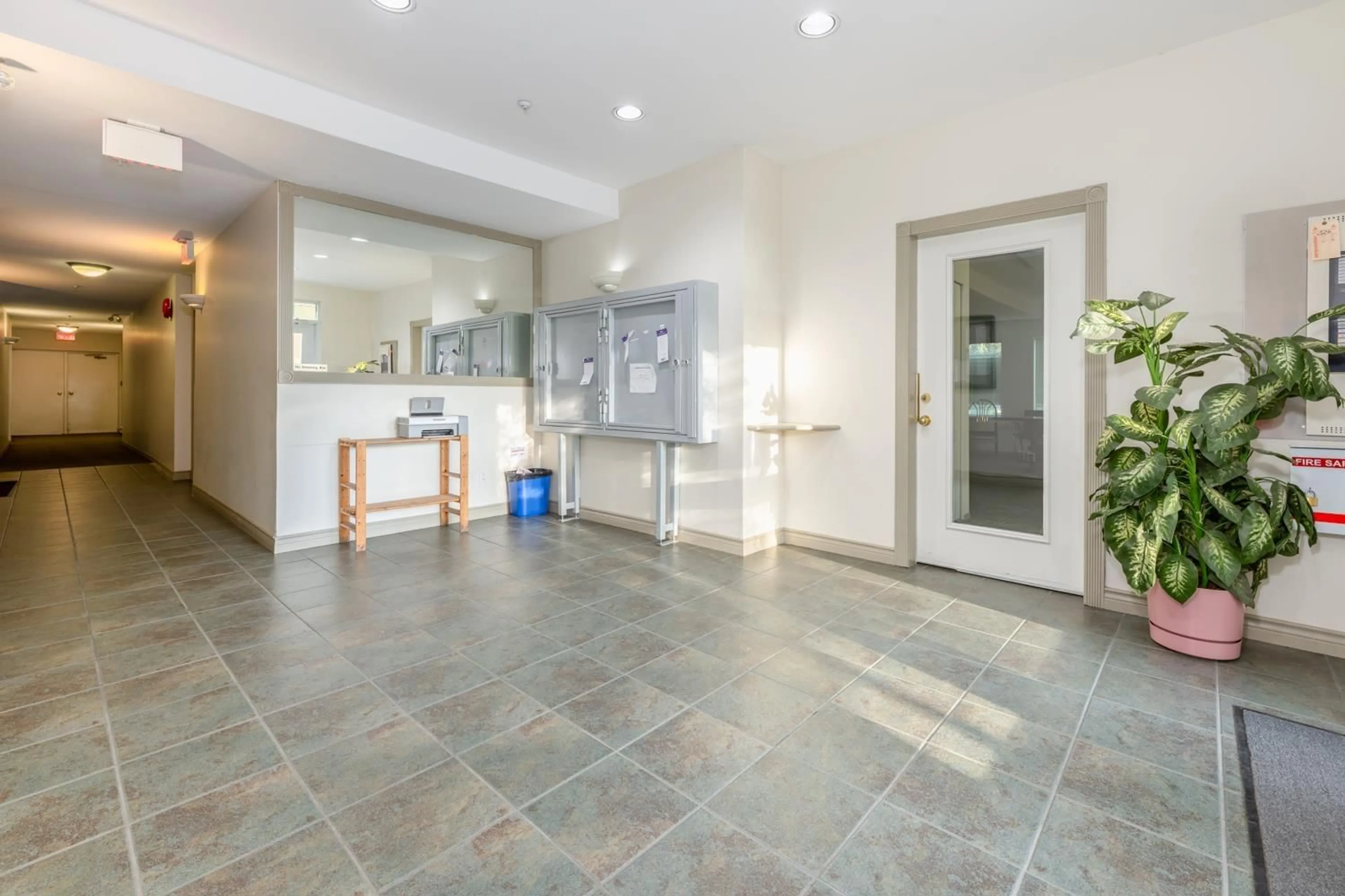 Indoor foyer for 313 - 10128 132 STREET, Surrey British Columbia V3T3T5