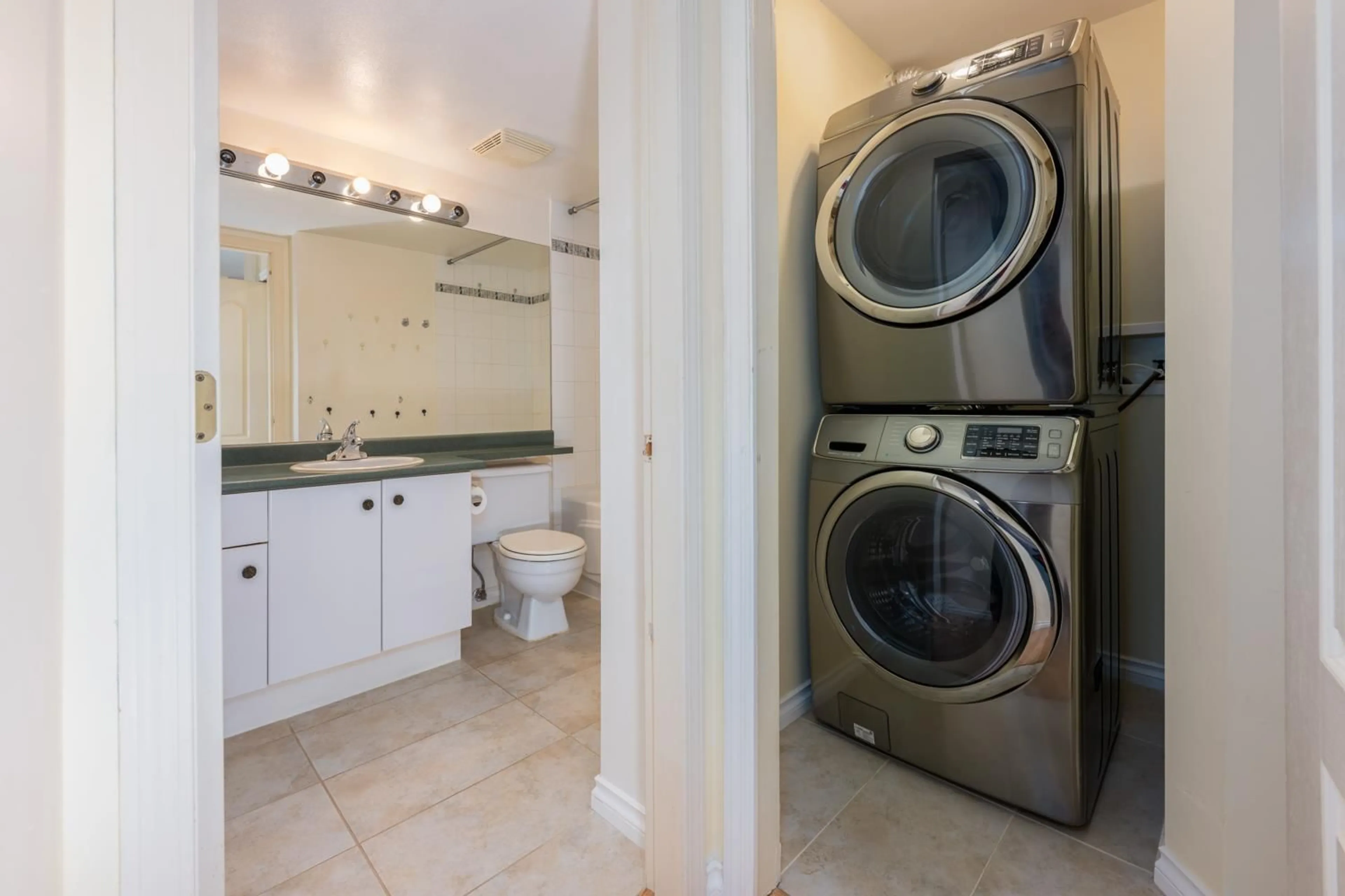 Laundry room for 313 - 10128 132 STREET, Surrey British Columbia V3T3T5