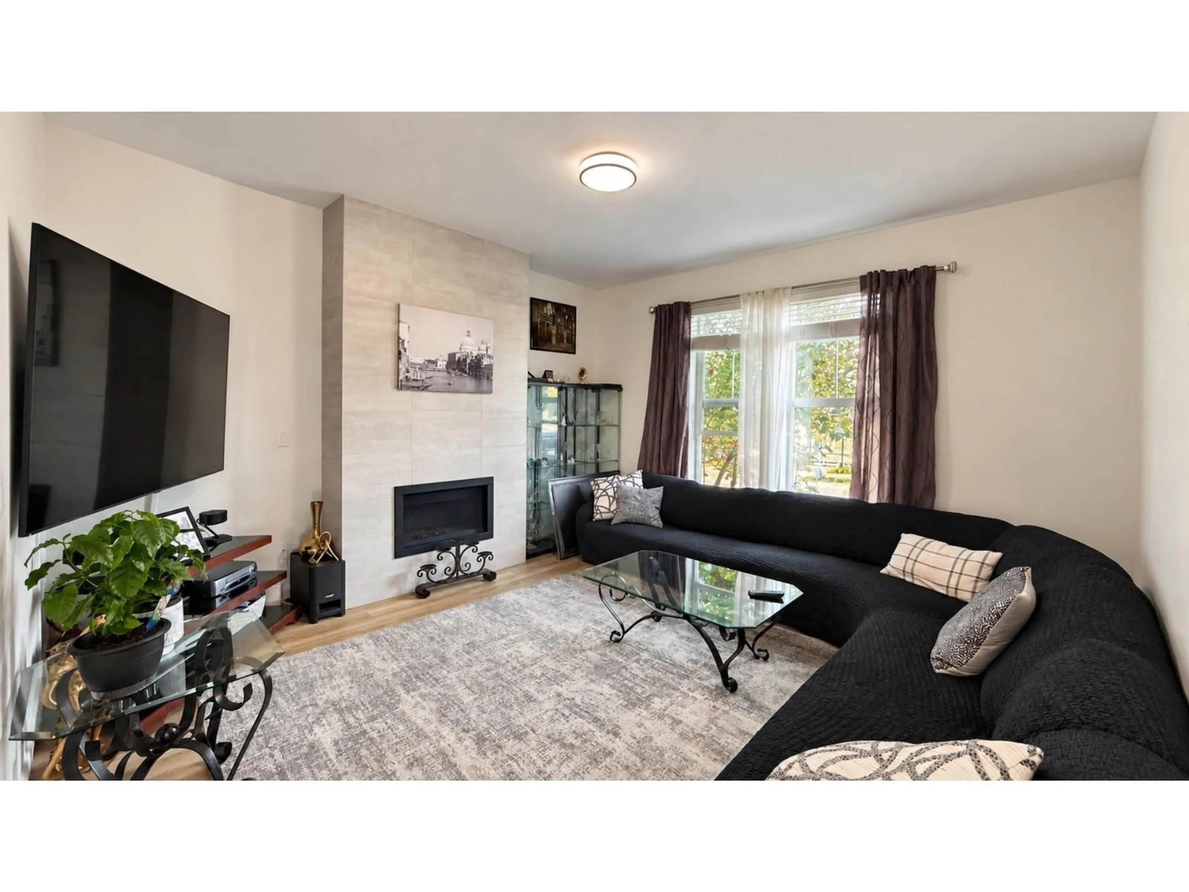Living room with furniture, unknown for 20298 82A AVENUE, Langley British Columbia V2Y0Z1