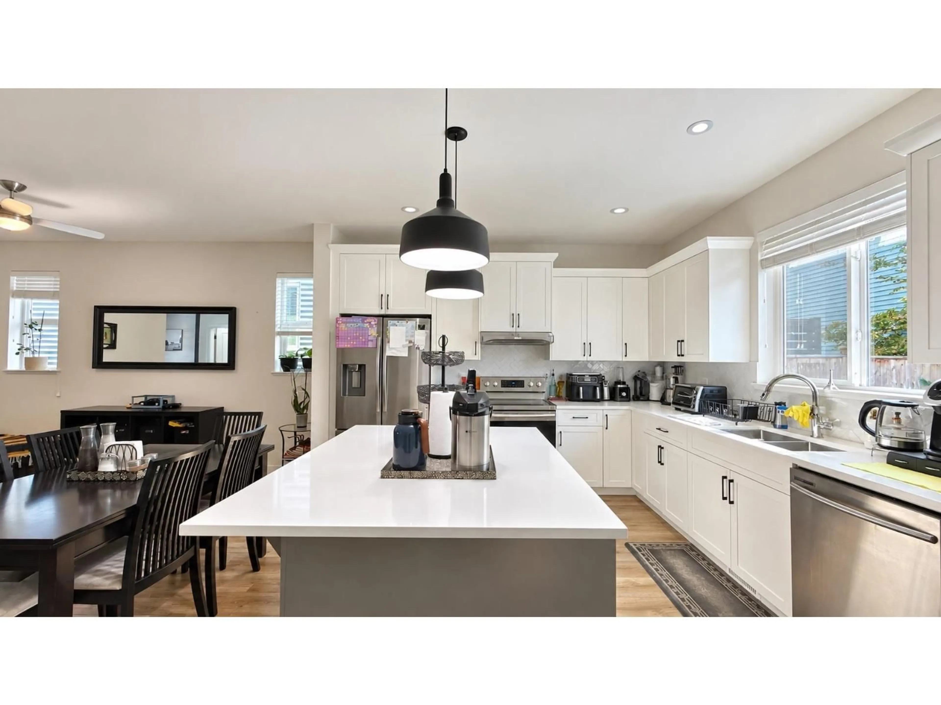 Contemporary kitchen, unknown for 20298 82A AVENUE, Langley British Columbia V2Y0Z1