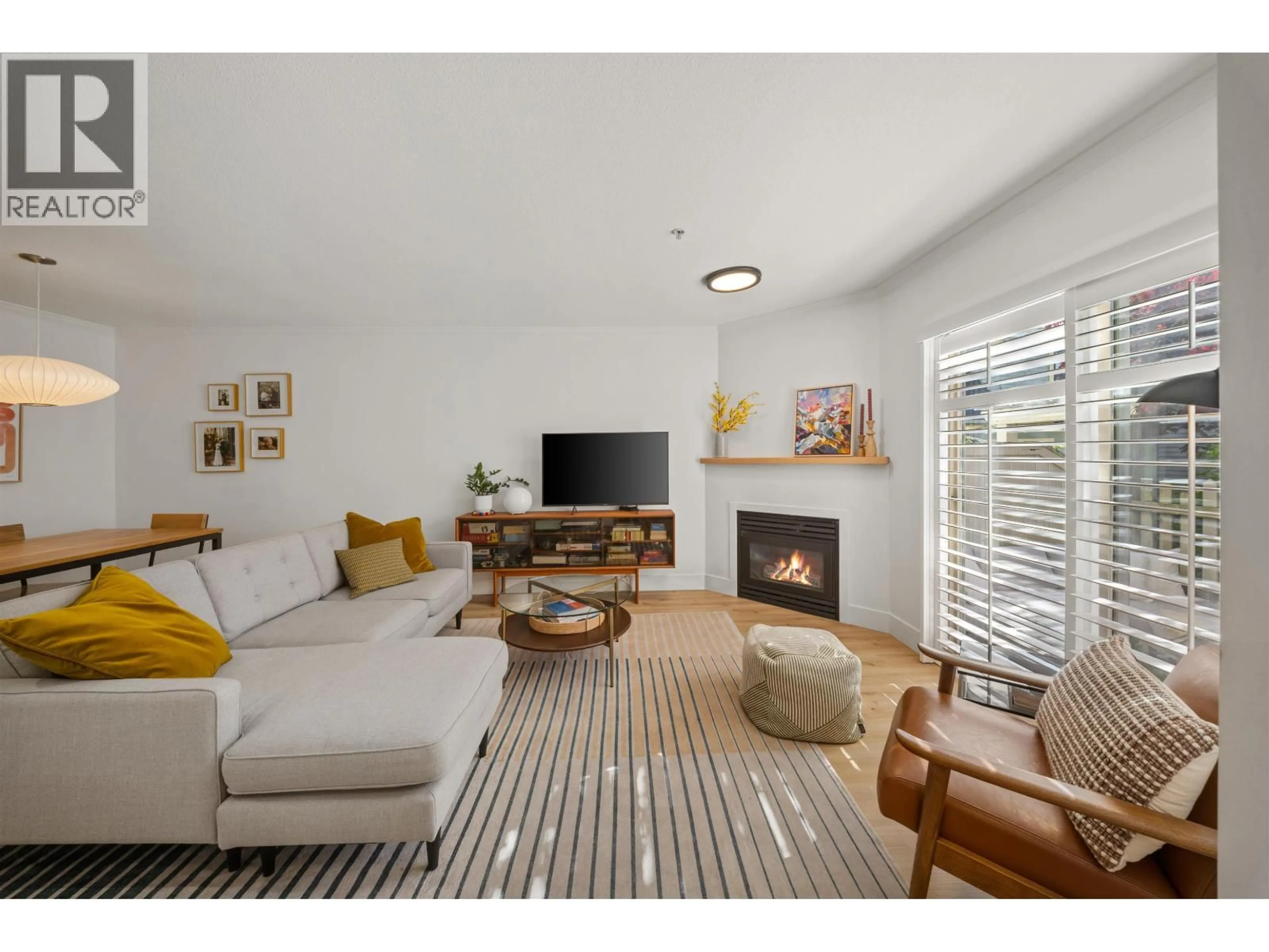 Unknown for 18 - 222 5TH STREET, North Vancouver British Columbia V7L1L7