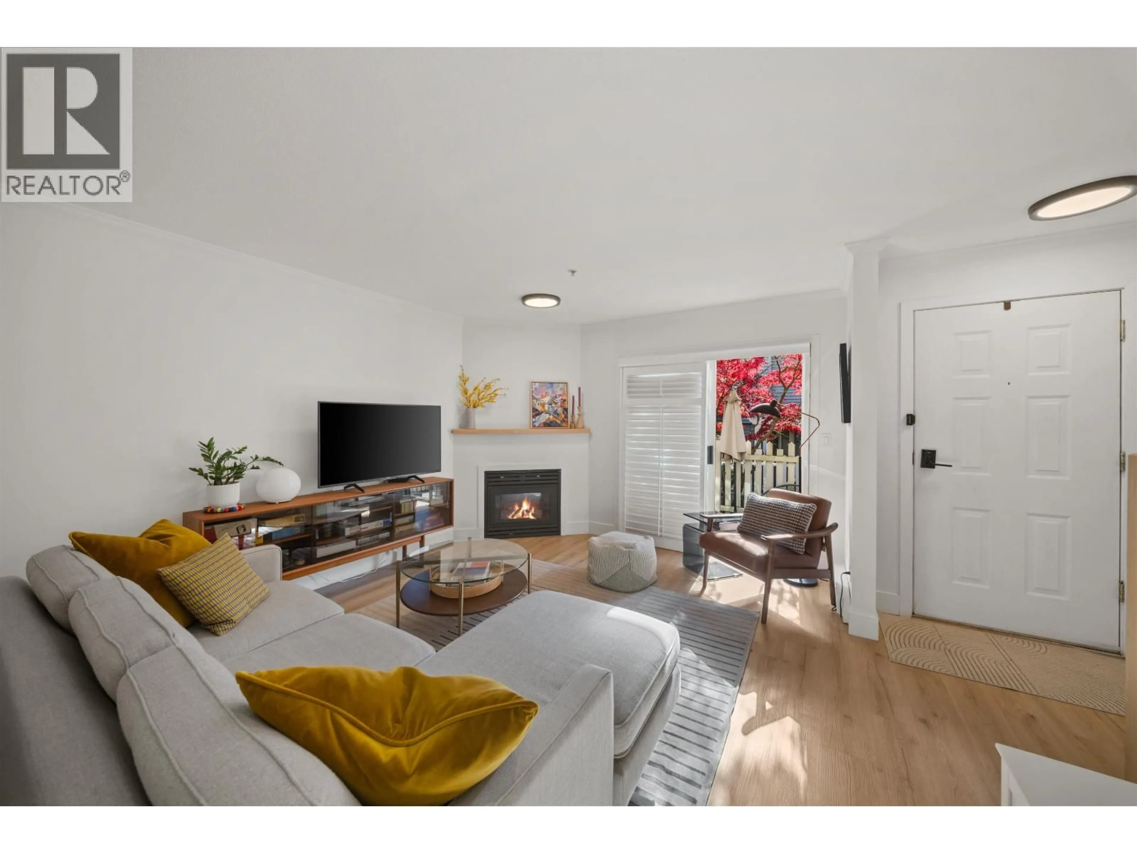 Unknown for 18 - 222 5TH STREET, North Vancouver British Columbia V7L1L7
