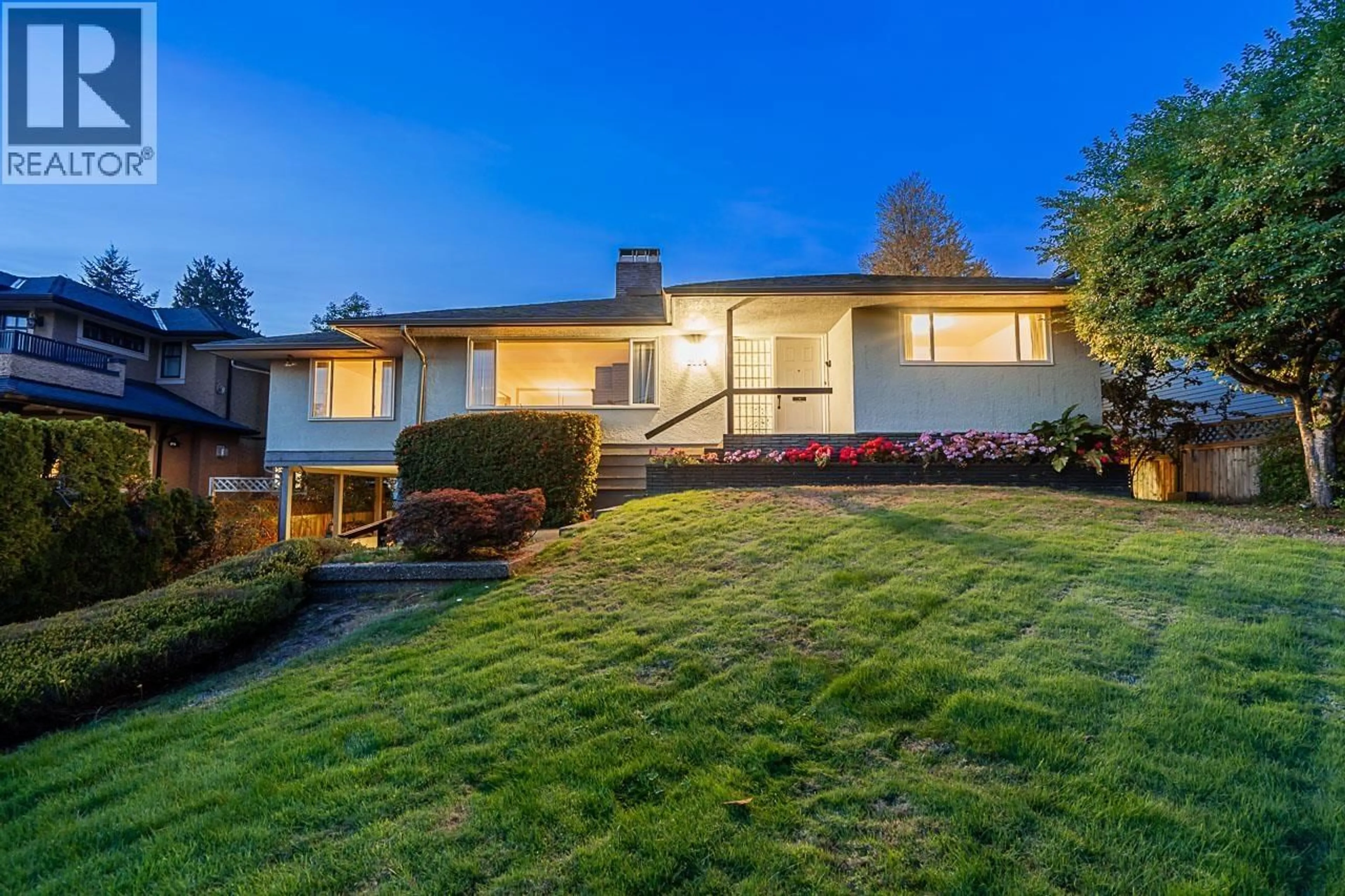 Unknown for 2265 INGLEWOOD AVENUE, West Vancouver British Columbia V7V1Z7