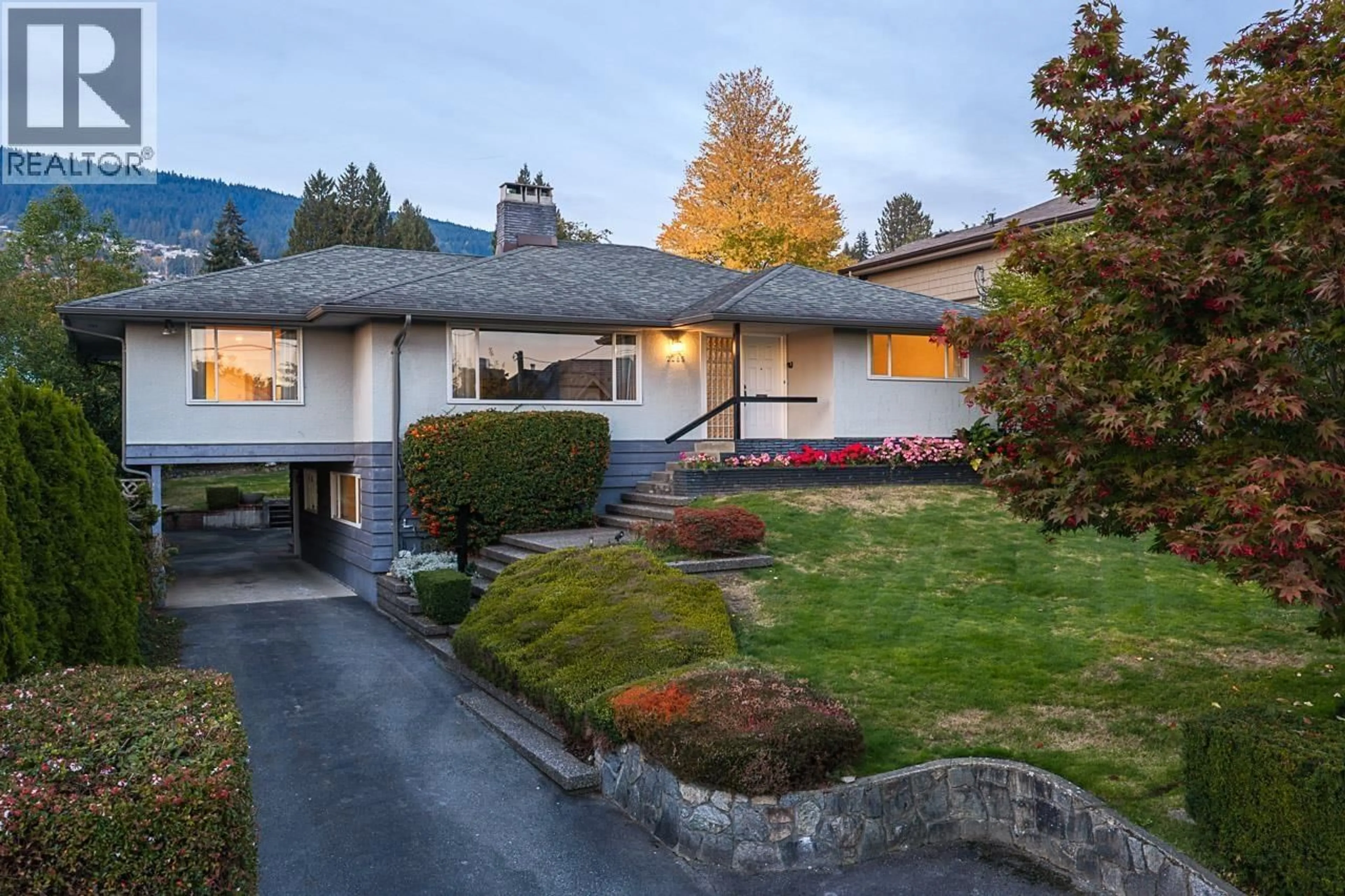 Unknown for 2265 INGLEWOOD AVENUE, West Vancouver British Columbia V7V1Z7