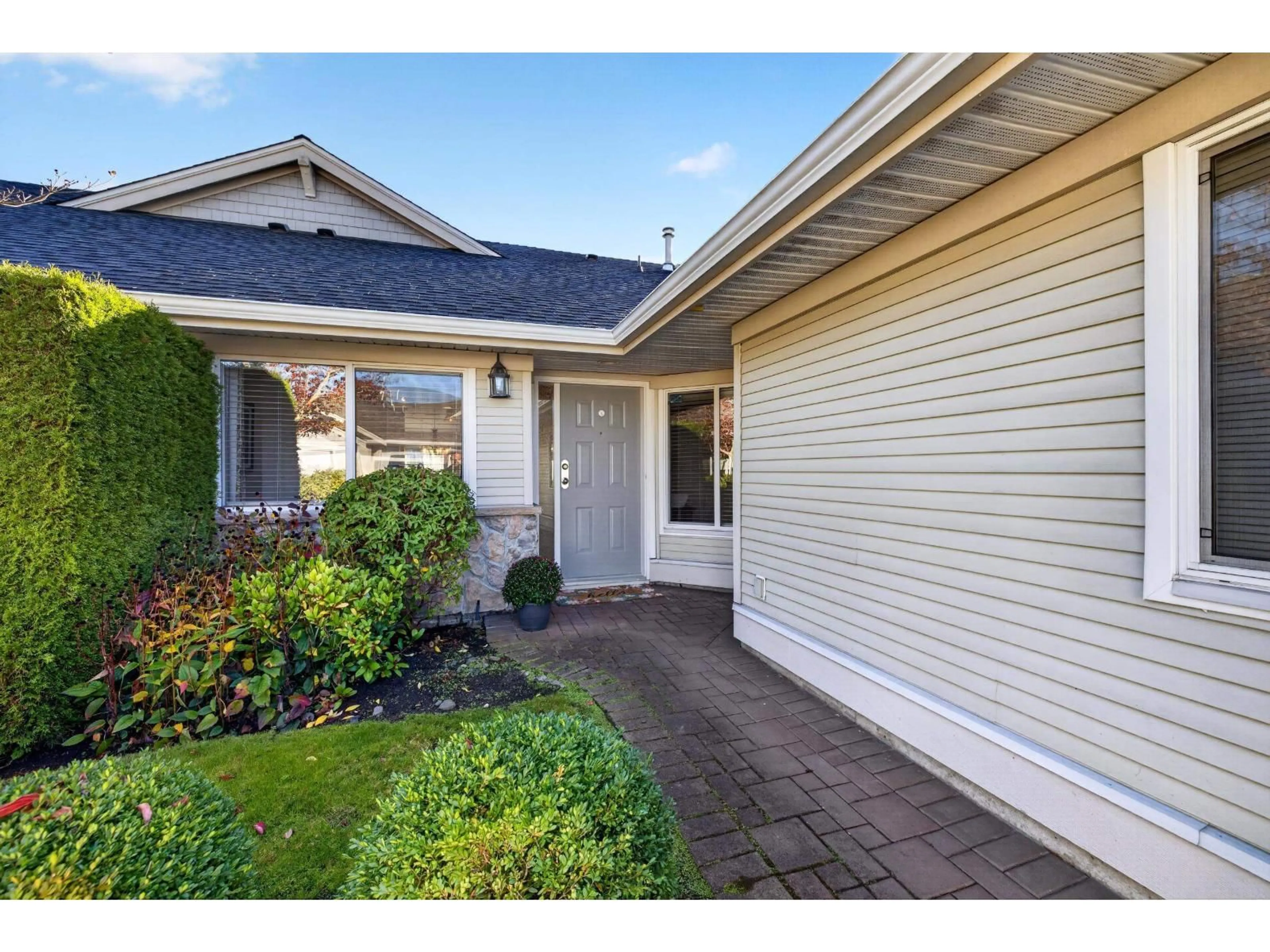 Home with vinyl exterior material, street for 23 - 17516 4 AVENUE, Surrey British Columbia V3Z0R9
